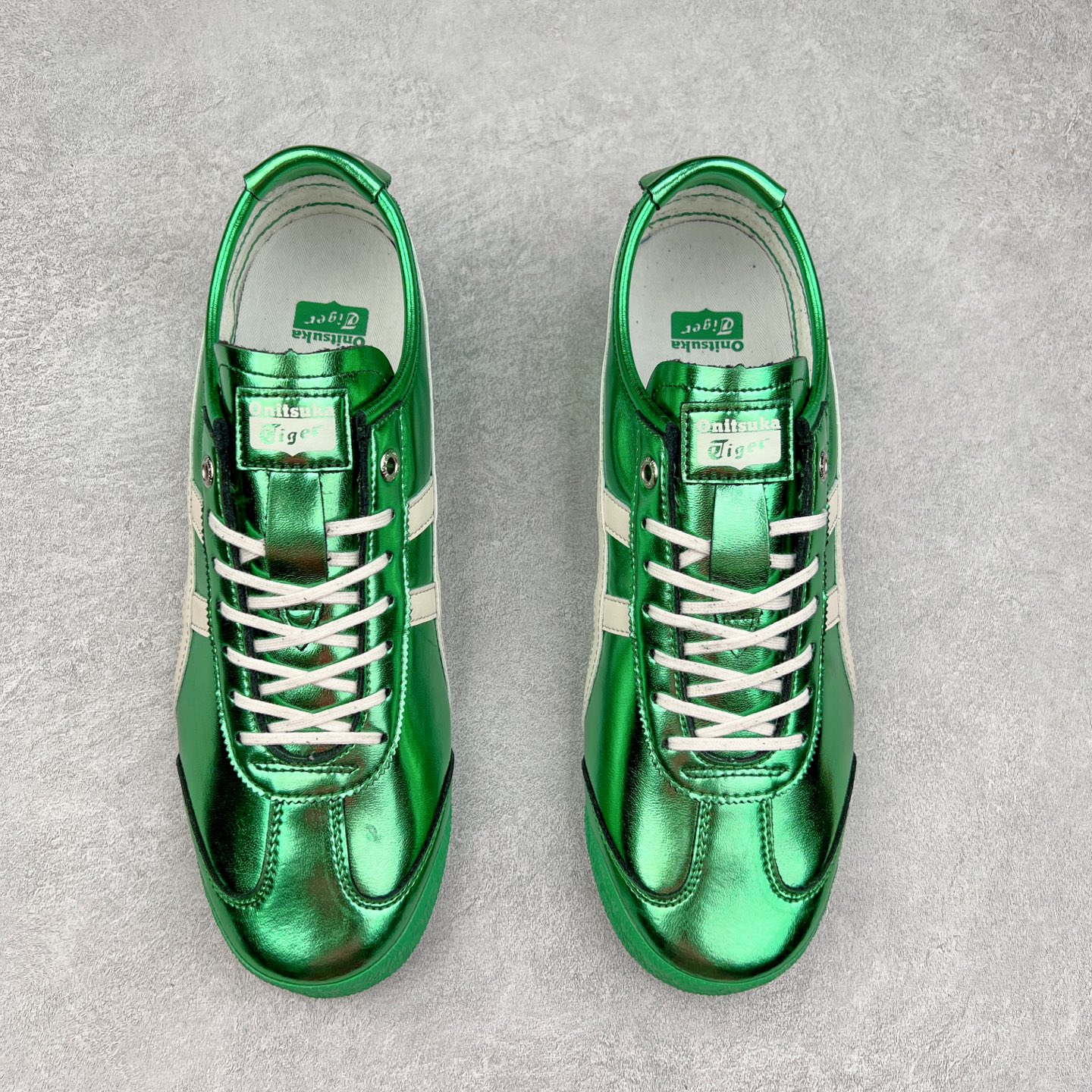 图片[2]-＃C版 Asics Onitsuka Tiger MEXICO 66 亚瑟士鬼冢虎复古经典板鞋 CNY 龙年限定 白红 市场王者选手 海外订单工厂出品 长期生产补货永不断码 超成熟稳定的做工品控 原装全套纸板楦头开发 原汁原味 完美呈现版型 私模正确鞋底咬花纹路 一比一鞋头弧度高度鞋身弧度 绝不口嗨 细节品控鞋型随意秒杀市面 原档咬花纹路私模大底 一个单元有六个三角形 总体形拼接呈现花瓣状 官方四联吊牌 原装Ortholite轻量化鞋垫 原盒原配 质保卡 说明书 钢印防尘纸 纸板中底带钢印 乳胶组合鞋垫 支持全方位的对比专柜 产品从款式颜色造型上体现出追求舒适和细节的完美 鞋类更是推崇手工制作的严谨与完美 融舒适性与可穿性的设计风格 注重细节的完美和别致魅力 既保持稳重 又不失轻松的时尚感 尺码：36 37 37.5 38 39 39.5 40 40.5 41.5 42 42.5 43.5 44 45-选品中心