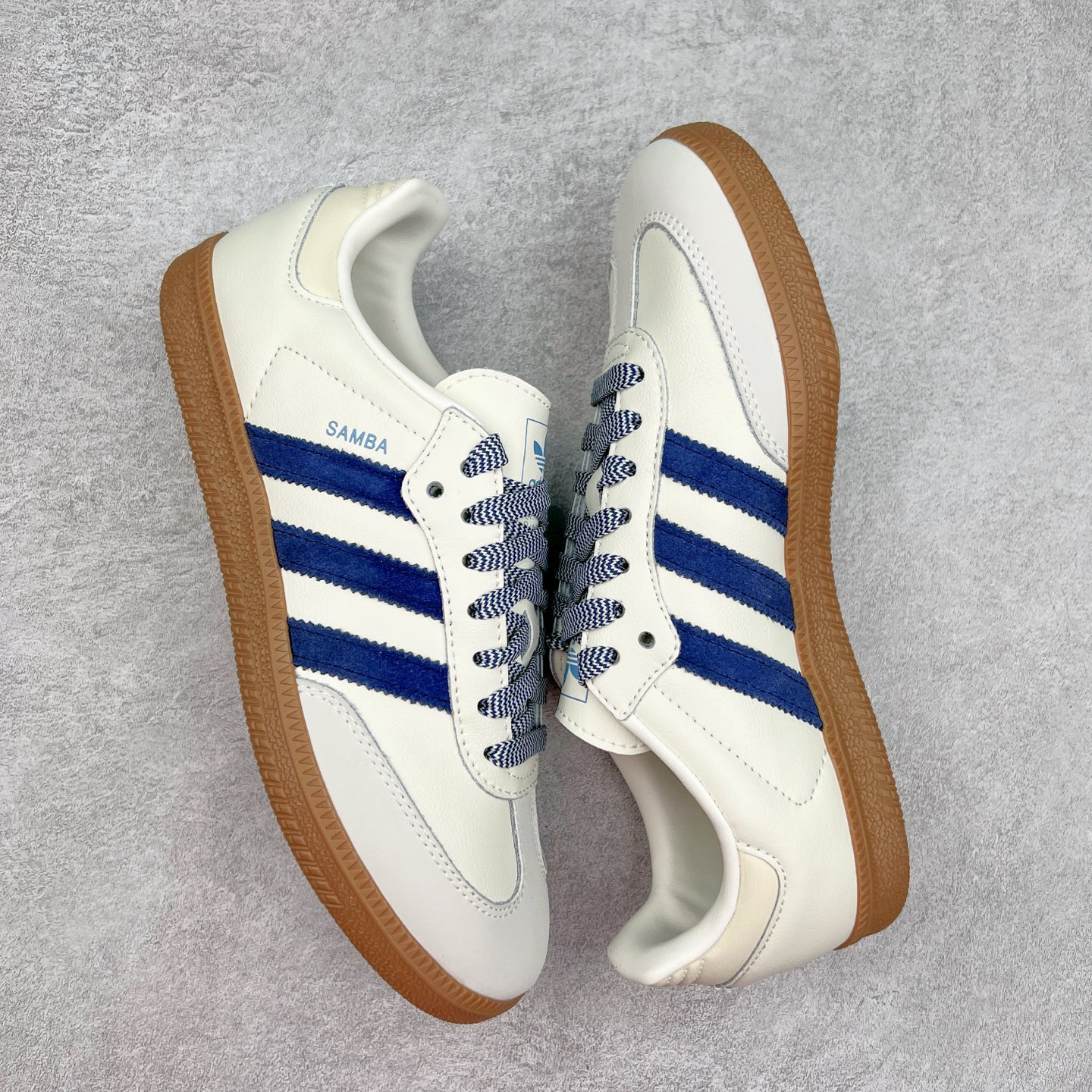 图片[3]-AD Original Samba OG 复古经典轻便板鞋 JI3907 这款桑巴鞋展示了高质量的工艺 带有装饰的超锁缝制和无缝的手感 柔软、柔软的皮革造型和标志性的3条纹完成了精致的外观 正规合身鞋带 鞋面上有绒面鞋垫 橡胶鞋底 享受正畸套筒软感 自50年代首次亮相以来就一直在赢得粉丝的青睐 尺码：36 36.5 37.5 38 38.5 39 40 40.5 41 42 42.5 43 44 44.5 45-选品中心