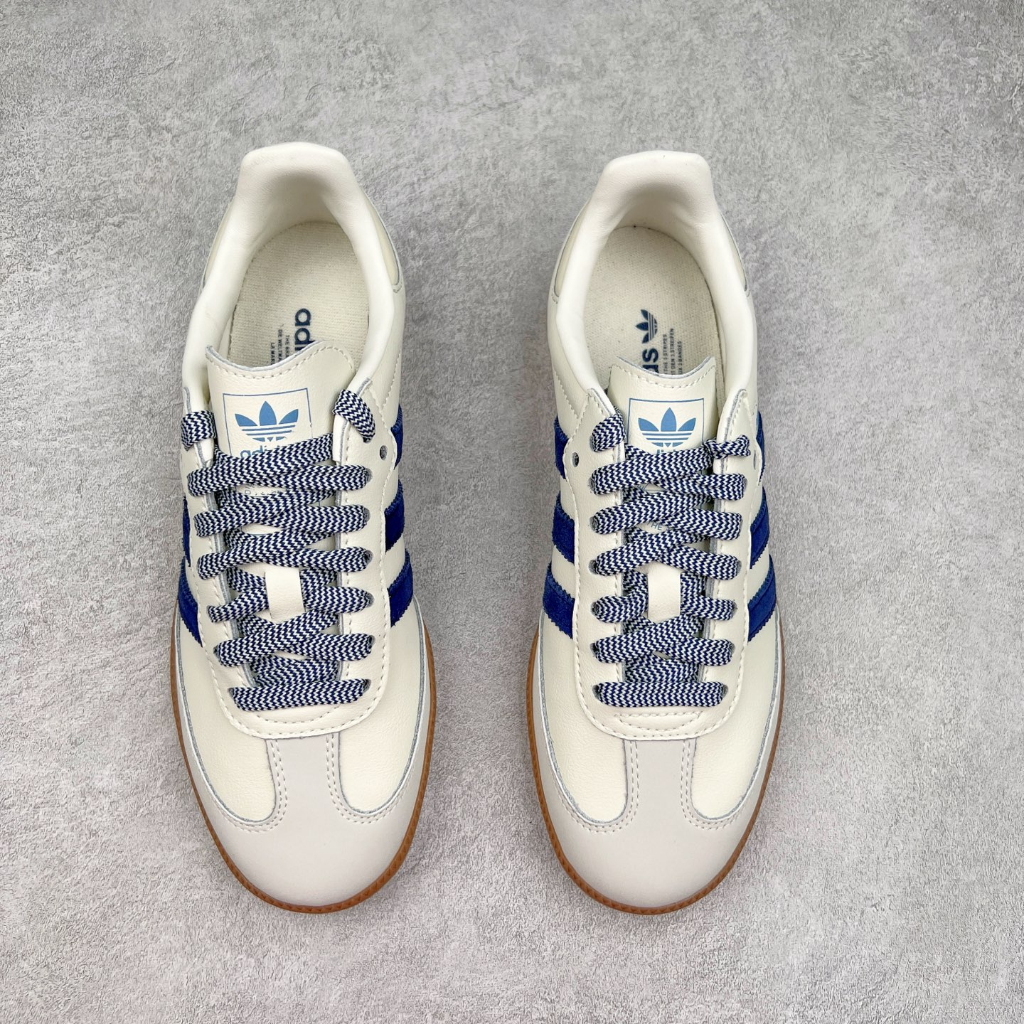 图片[2]-AD Original Samba OG 复古经典轻便板鞋 JI3907 这款桑巴鞋展示了高质量的工艺 带有装饰的超锁缝制和无缝的手感 柔软、柔软的皮革造型和标志性的3条纹完成了精致的外观 正规合身鞋带 鞋面上有绒面鞋垫 橡胶鞋底 享受正畸套筒软感 自50年代首次亮相以来就一直在赢得粉丝的青睐 尺码：36 36.5 37.5 38 38.5 39 40 40.5 41 42 42.5 43 44 44.5 45-选品中心