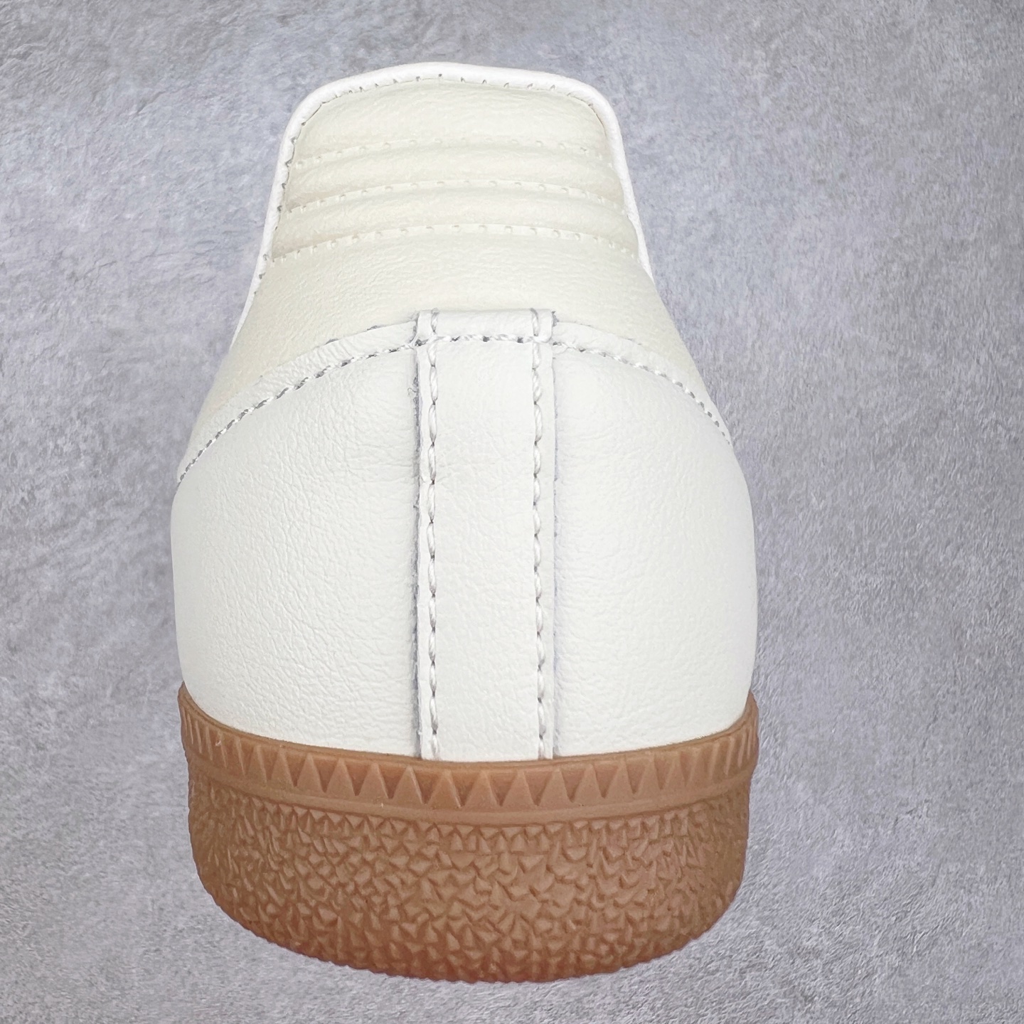 图片[8]-AD Original Samba OG 复古经典轻便板鞋 JI3907 这款桑巴鞋展示了高质量的工艺 带有装饰的超锁缝制和无缝的手感 柔软、柔软的皮革造型和标志性的3条纹完成了精致的外观 正规合身鞋带 鞋面上有绒面鞋垫 橡胶鞋底 享受正畸套筒软感 自50年代首次亮相以来就一直在赢得粉丝的青睐 尺码：36 36.5 37.5 38 38.5 39 40 40.5 41 42 42.5 43 44 44.5 45-选品中心