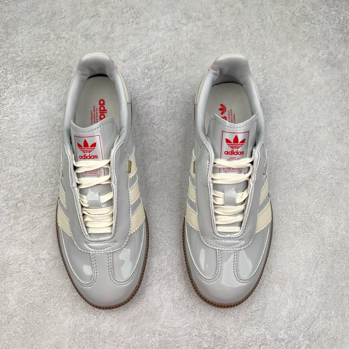 图片[2]-AD Original Samba OG 复古经典轻便板鞋 JQ0012 这款桑巴鞋展示了高质量的工艺 带有装饰的超锁缝制和无缝的手感 柔软、柔软的皮革造型和标志性的3条纹完成了精致的外观 正规合身鞋带 鞋面上有绒面鞋垫 橡胶鞋底 享受正畸套筒软感 自50年代首次亮相以来就一直在赢得粉丝的青睐 尺码：36 36.5 37.5 38 38.5 39 40 40.5 41 42 42.5 43 44 44.5 45-选品中心