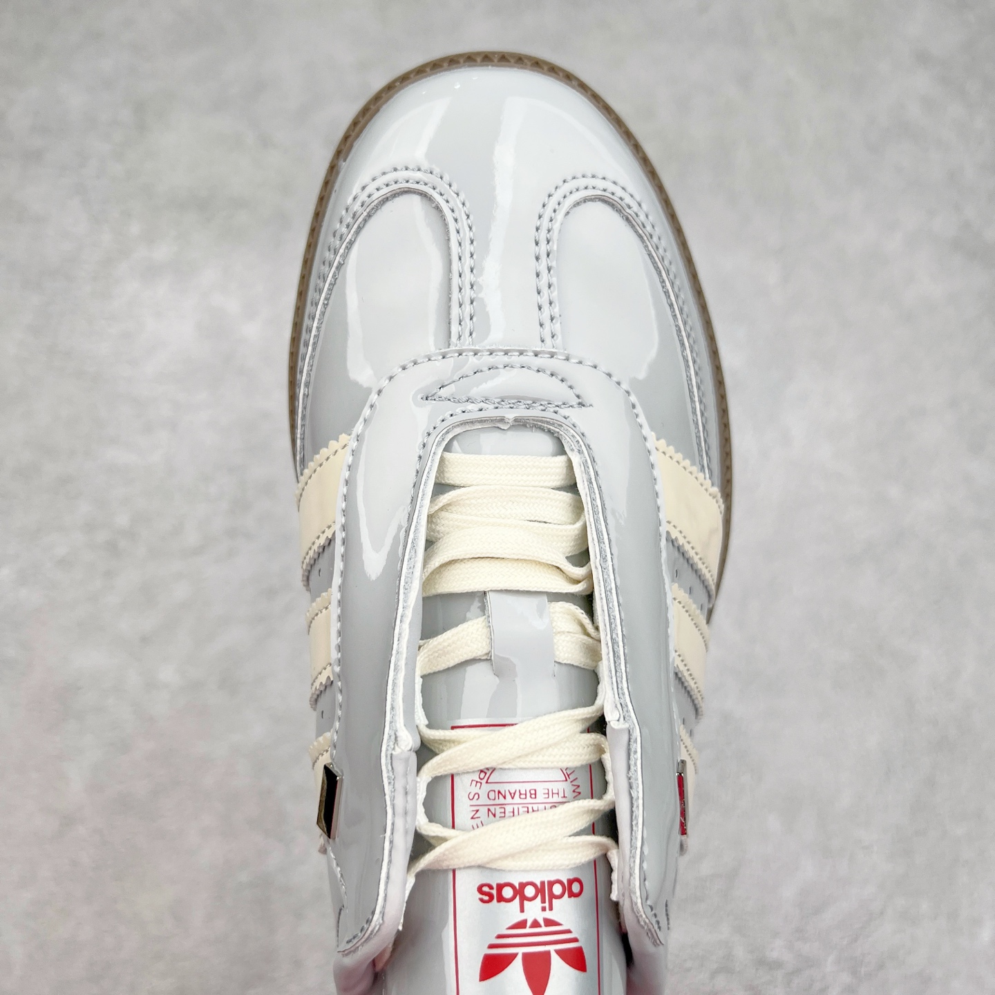 图片[4]-AD Original Samba OG 复古经典轻便板鞋 JQ0012 这款桑巴鞋展示了高质量的工艺 带有装饰的超锁缝制和无缝的手感 柔软、柔软的皮革造型和标志性的3条纹完成了精致的外观 正规合身鞋带 鞋面上有绒面鞋垫 橡胶鞋底 享受正畸套筒软感 自50年代首次亮相以来就一直在赢得粉丝的青睐 尺码：36 36.5 37.5 38 38.5 39 40 40.5 41 42 42.5 43 44 44.5 45-选品中心