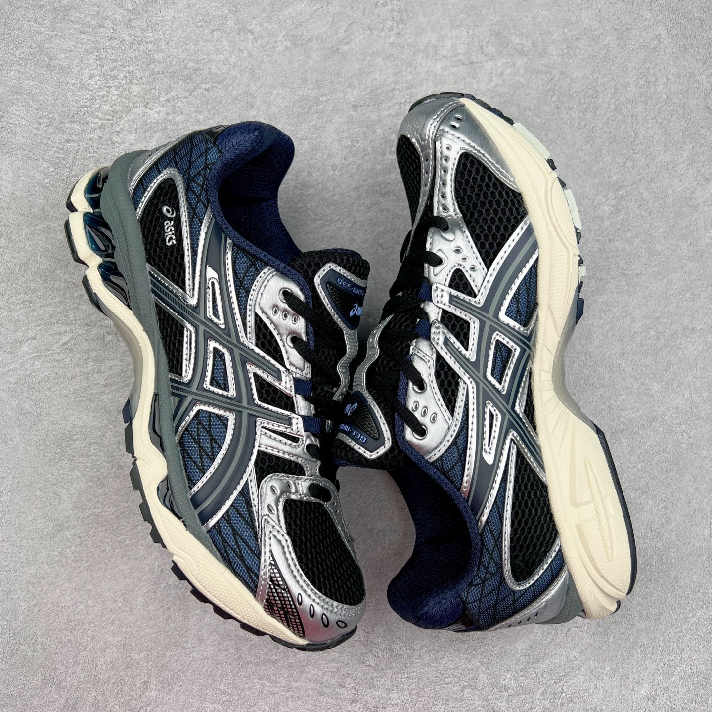图片[3]-ASICS Gel-Nimbus 10.1 亚瑟士雨云10.1代系列轻量缓震休闲运动跑步鞋 近年来，运动鞋市场迎来了一个新的设计潮流：通过融合艺术与技术，赋予运动鞋更多的时尚元素和创新设计。作为市场中的领导者之一，ASICS（亚瑟士）一向以其技术创新和卓越的鞋款设计著称。而另一个前卫的实验鞋类品牌EMPTY BEHAVIOR，以其非凡的创意和探索，尤其对未来主义和非传统材料的热情撞击，从业界中脱颖而出。两者的合作，以推出特别版的GEL-NIMBUS™ 10.1鞋款——主题为“EVEN MY SHOE IS ART”为标志，为运动鞋设计涉入一个全新的高度。尺码：36 37 37.5 38 39 39.5 40.5 41.5 42 42.5 43.5 44 44.5 45-选品中心
