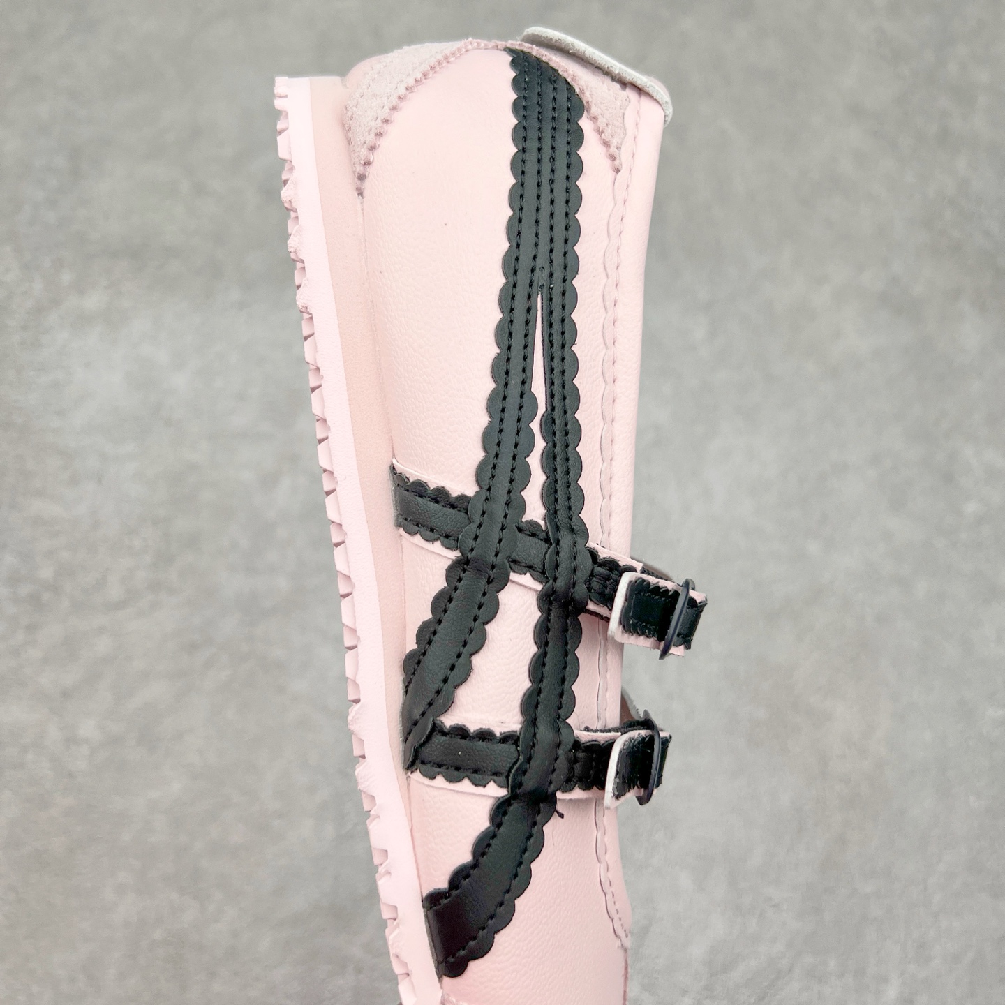 图片[6]-Patou x Onitsuka Tiger 鬼冢虎 MEXICO 66 BALLERINA WHITE/COTTON CANDY 舒适百搭 平跟 玛丽珍鞋 女款 白粉色 实拍调校N版已经零色差零失真 百分百还原实物色彩所见即所得 不存在货不对板色差等低级问题 选购参考实物拍摄 不混卖不参货 只用心做好货严格选品 承诺混一赔十 尺码：36 36.5 37.5 38 38.5 39 40 40.5 41 42 42.5 43 44 44.5 45-选品中心