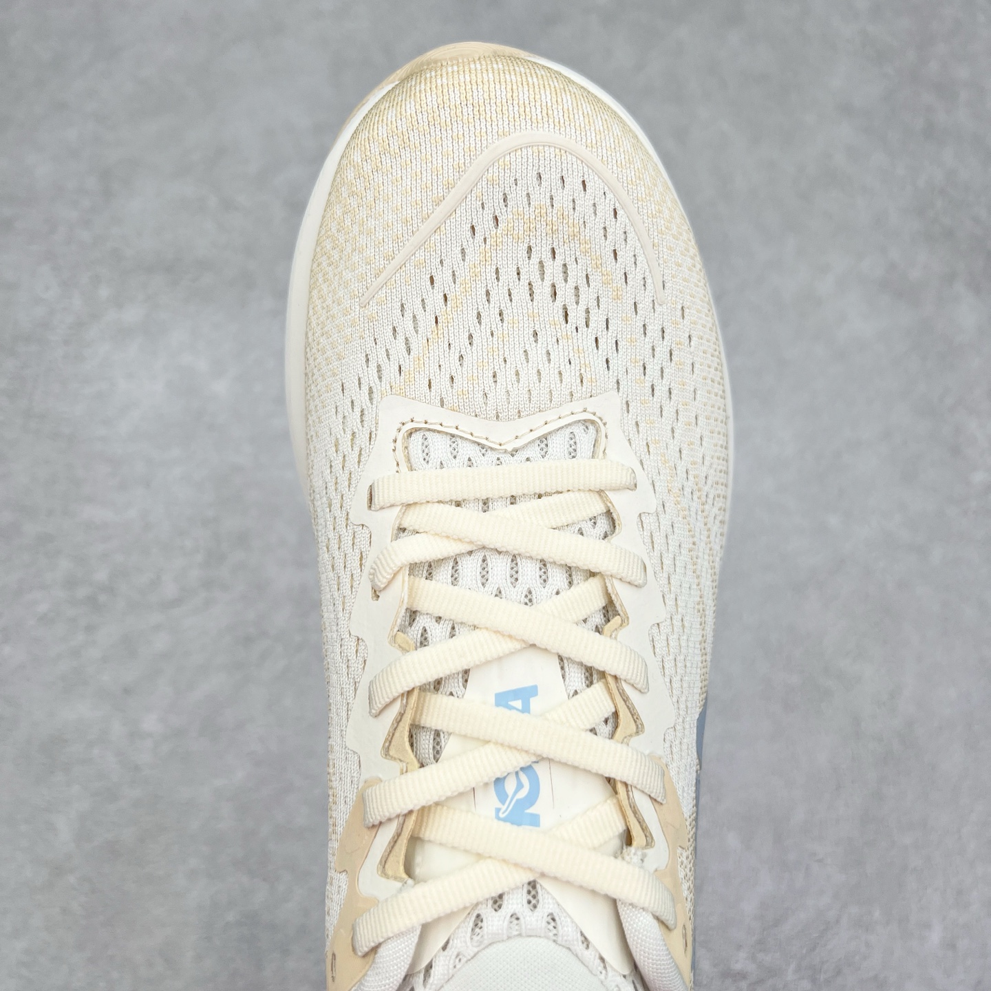 图片[4]-HOKA ONE ONE RINCON 4 舒适防滑耐磨低帮休闲跑步鞋 Rincon 4 是一款日常训练用的跑步鞋，踩上去的感觉很结实。它适合中短距离跑步，但如果您习惯于稍硬的感觉，也可以用于长距离跑步。但它的速度不够快，不能作为速度训练鞋，也不够柔软，不能作为恢复训练鞋，日常里程跑才是它的优势所在。如果您想尝试 Hoka 跑鞋，又想享受极具竞争力的价格，那就试试这款鞋吧。尺码：36 36.5 37.5 38 38.5 39 40 40.5 41 42 42.5 43 44 44.5 45-选品中心