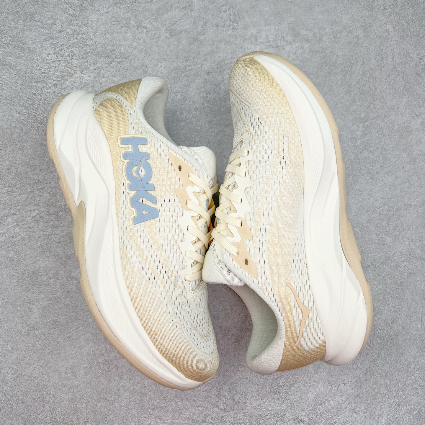 图片[3]-HOKA ONE ONE RINCON 4 舒适防滑耐磨低帮休闲跑步鞋 Rincon 4 是一款日常训练用的跑步鞋，踩上去的感觉很结实。它适合中短距离跑步，但如果您习惯于稍硬的感觉，也可以用于长距离跑步。但它的速度不够快，不能作为速度训练鞋，也不够柔软，不能作为恢复训练鞋，日常里程跑才是它的优势所在。如果您想尝试 Hoka 跑鞋，又想享受极具竞争力的价格，那就试试这款鞋吧。尺码：36 36.5 37.5 38 38.5 39 40 40.5 41 42 42.5 43 44 44.5 45-选品中心