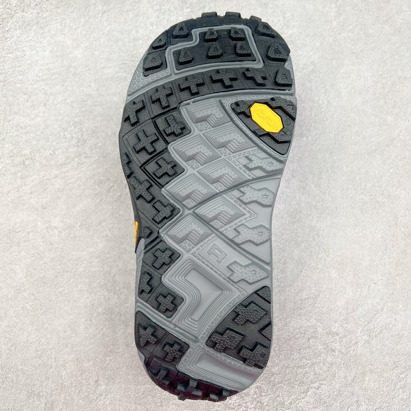 图片[9]-＃HK纯原 HOKA One One Hopara Sandals 霍帕拉系列水路两用溯溪涉水休闲户外露营凉鞋 作为先锋品牌的 HOKA ONE ONE总是以独特的方式 HOPA RA是一款溯溪鞋 又名排水鞋 可长期用于涉水和溯溪 保护脚底和脚趾的安全和舒适 鞋面材料速干 透气 耐磨 鞋底防滑 耐磨 抓地能力强 出于安全考虑 设计要求较高 涉水溯溪过程中 水 泥沙 可以直接从鞋内大孔排出 细纹鞋底使在岩石上抓地能力强 避免打滑 而上路后 鞋面具有快干透气等优点 尺码：36 36.5 37.5 38 39 40 40.5 41 42 42.5 43 44 45-选品中心