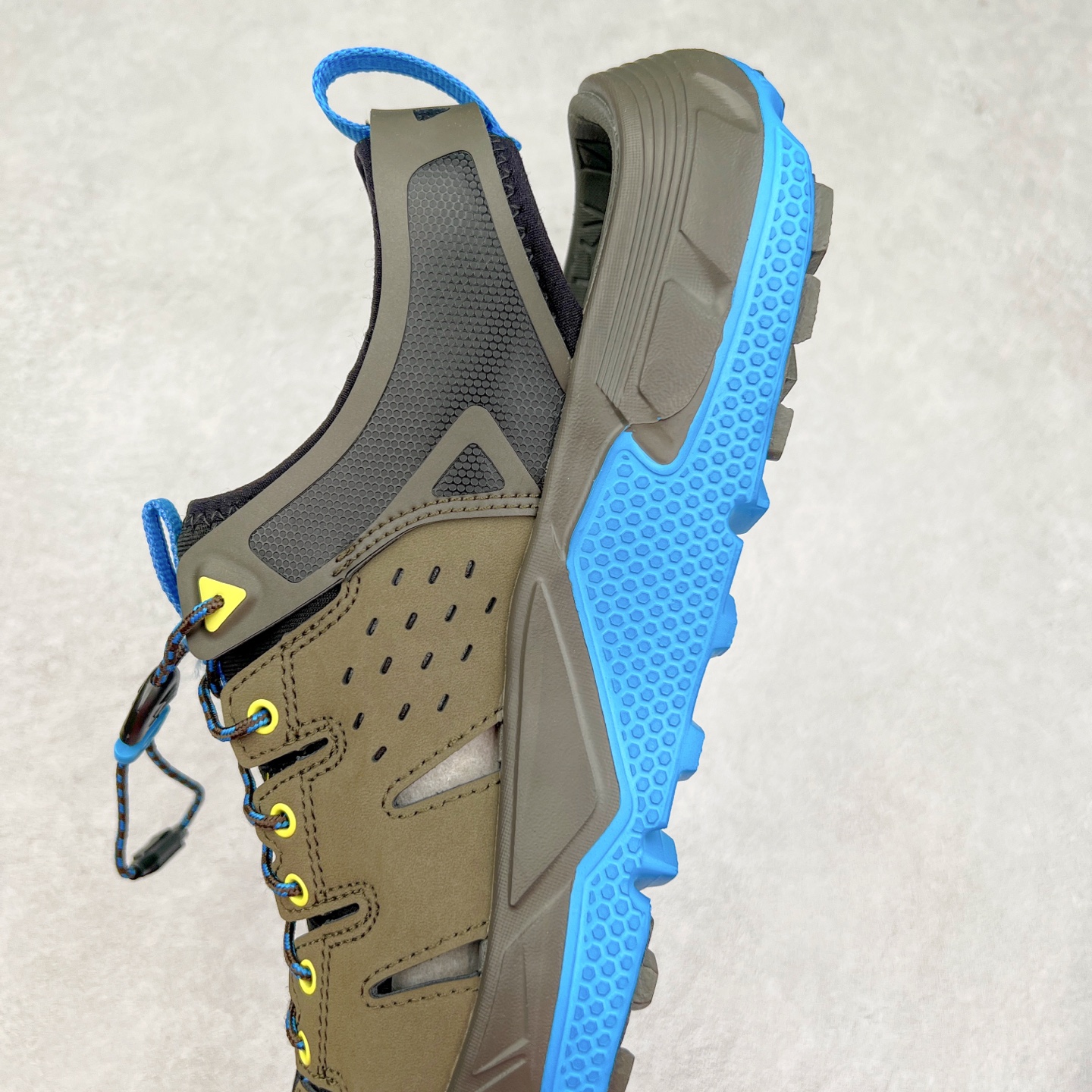 图片[7]-＃HK纯原 HOKA One One Hopara Sandals 霍帕拉系列水路两用溯溪涉水休闲户外露营凉鞋 作为先锋品牌的 HOKA ONE ONE总是以独特的方式 HOPA RA是一款溯溪鞋 又名排水鞋 可长期用于涉水和溯溪 保护脚底和脚趾的安全和舒适 鞋面材料速干 透气 耐磨 鞋底防滑 耐磨 抓地能力强 出于安全考虑 设计要求较高 涉水溯溪过程中 水 泥沙 可以直接从鞋内大孔排出 细纹鞋底使在岩石上抓地能力强 避免打滑 而上路后 鞋面具有快干透气等优点 尺码：36 36.5 37.5 38 39 40 40.5 41 42 42.5 43 44 45-选品中心