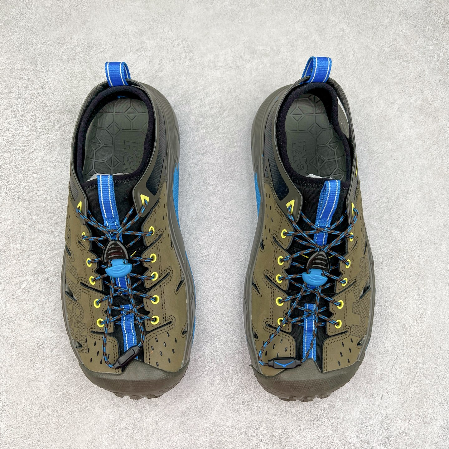 图片[2]-＃HK纯原 HOKA One One Hopara Sandals 霍帕拉系列水路两用溯溪涉水休闲户外露营凉鞋 作为先锋品牌的 HOKA ONE ONE总是以独特的方式 HOPA RA是一款溯溪鞋 又名排水鞋 可长期用于涉水和溯溪 保护脚底和脚趾的安全和舒适 鞋面材料速干 透气 耐磨 鞋底防滑 耐磨 抓地能力强 出于安全考虑 设计要求较高 涉水溯溪过程中 水 泥沙 可以直接从鞋内大孔排出 细纹鞋底使在岩石上抓地能力强 避免打滑 而上路后 鞋面具有快干透气等优点 尺码：36 36.5 37.5 38 39 40 40.5 41 42 42.5 43 44 45-选品中心