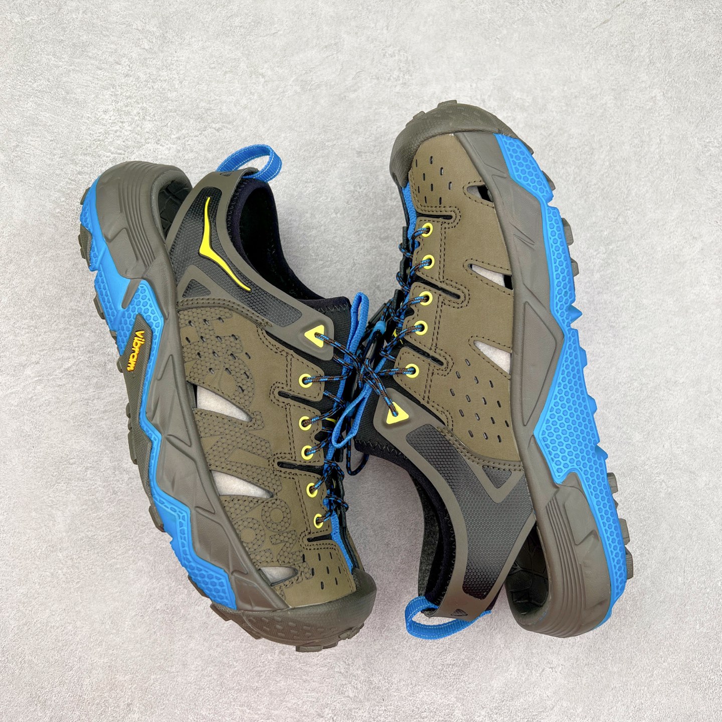 图片[3]-＃HK纯原 HOKA One One Hopara Sandals 霍帕拉系列水路两用溯溪涉水休闲户外露营凉鞋 作为先锋品牌的 HOKA ONE ONE总是以独特的方式 HOPA RA是一款溯溪鞋 又名排水鞋 可长期用于涉水和溯溪 保护脚底和脚趾的安全和舒适 鞋面材料速干 透气 耐磨 鞋底防滑 耐磨 抓地能力强 出于安全考虑 设计要求较高 涉水溯溪过程中 水 泥沙 可以直接从鞋内大孔排出 细纹鞋底使在岩石上抓地能力强 避免打滑 而上路后 鞋面具有快干透气等优点 尺码：36 36.5 37.5 38 39 40 40.5 41 42 42.5 43 44 45-选品中心