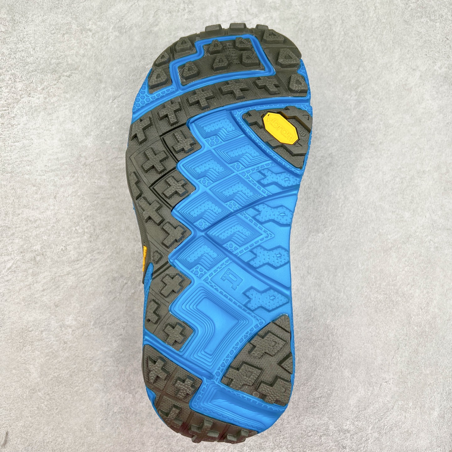 图片[9]-＃HK纯原 HOKA One One Hopara Sandals 霍帕拉系列水路两用溯溪涉水休闲户外露营凉鞋 作为先锋品牌的 HOKA ONE ONE总是以独特的方式 HOPA RA是一款溯溪鞋 又名排水鞋 可长期用于涉水和溯溪 保护脚底和脚趾的安全和舒适 鞋面材料速干 透气 耐磨 鞋底防滑 耐磨 抓地能力强 出于安全考虑 设计要求较高 涉水溯溪过程中 水 泥沙 可以直接从鞋内大孔排出 细纹鞋底使在岩石上抓地能力强 避免打滑 而上路后 鞋面具有快干透气等优点 尺码：36 36.5 37.5 38 39 40 40.5 41 42 42.5 43 44 45-选品中心
