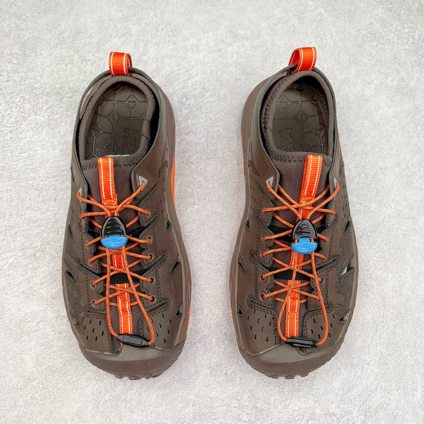 图片[2]-＃HK纯原 HOKA One One Hopara Sandals 霍帕拉系列水路两用溯溪涉水休闲户外露营凉鞋 作为先锋品牌的 HOKA ONE ONE总是以独特的方式 HOPA RA是一款溯溪鞋 又名排水鞋 可长期用于涉水和溯溪 保护脚底和脚趾的安全和舒适 鞋面材料速干 透气 耐磨 鞋底防滑 耐磨 抓地能力强 出于安全考虑 设计要求较高 涉水溯溪过程中 水 泥沙 可以直接从鞋内大孔排出 细纹鞋底使在岩石上抓地能力强 避免打滑 而上路后 鞋面具有快干透气等优点 尺码：36 36.5 37.5 38 39 40 40.5 41 42 42.5 43 44 45-选品中心