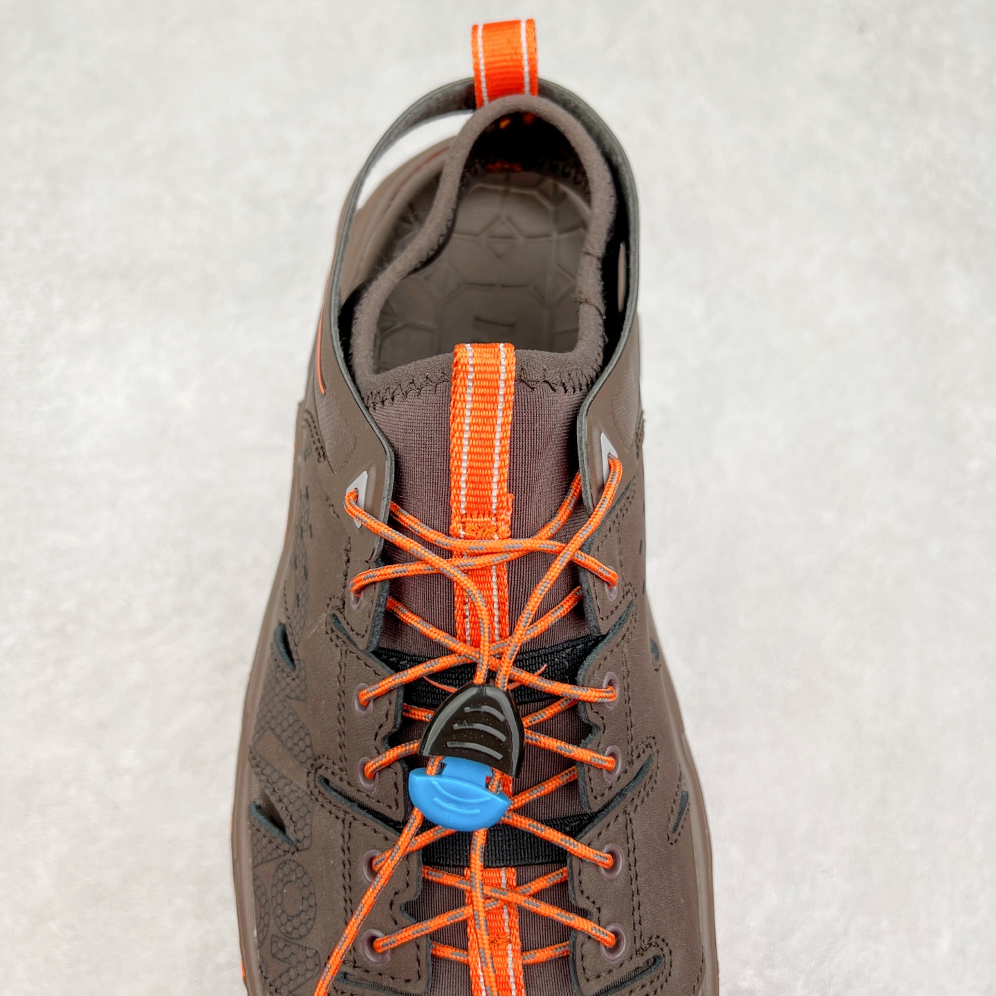 图片[5]-＃HK纯原 HOKA One One Hopara Sandals 霍帕拉系列水路两用溯溪涉水休闲户外露营凉鞋 作为先锋品牌的 HOKA ONE ONE总是以独特的方式 HOPA RA是一款溯溪鞋 又名排水鞋 可长期用于涉水和溯溪 保护脚底和脚趾的安全和舒适 鞋面材料速干 透气 耐磨 鞋底防滑 耐磨 抓地能力强 出于安全考虑 设计要求较高 涉水溯溪过程中 水 泥沙 可以直接从鞋内大孔排出 细纹鞋底使在岩石上抓地能力强 避免打滑 而上路后 鞋面具有快干透气等优点 尺码：36 36.5 37.5 38 39 40 40.5 41 42 42.5 43 44 45-选品中心