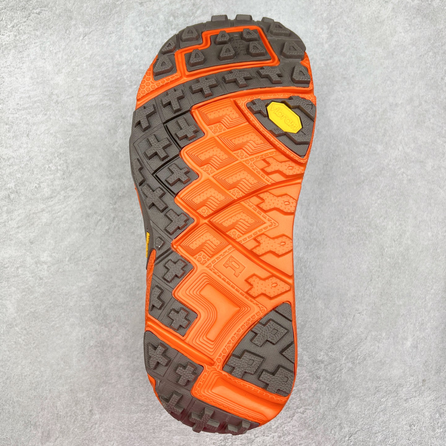 图片[9]-＃HK纯原 HOKA One One Hopara Sandals 霍帕拉系列水路两用溯溪涉水休闲户外露营凉鞋 作为先锋品牌的 HOKA ONE ONE总是以独特的方式 HOPA RA是一款溯溪鞋 又名排水鞋 可长期用于涉水和溯溪 保护脚底和脚趾的安全和舒适 鞋面材料速干 透气 耐磨 鞋底防滑 耐磨 抓地能力强 出于安全考虑 设计要求较高 涉水溯溪过程中 水 泥沙 可以直接从鞋内大孔排出 细纹鞋底使在岩石上抓地能力强 避免打滑 而上路后 鞋面具有快干透气等优点 尺码：36 36.5 37.5 38 39 40 40.5 41 42 42.5 43 44 45-选品中心