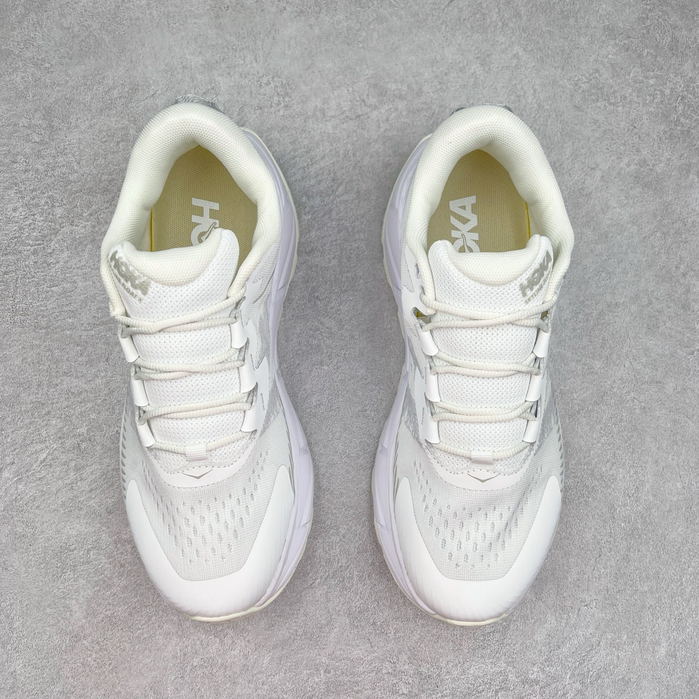 图片[2]-HOKA SKYLINE-FLOAT X 为HOKA首双搭载PeBax推进板的户外登山鞋，为近期大受欢迎的快速登山趋势打造，可同时对应越野跑与快速登山需求。90%蓖麻油提炼制造的Pebax推进版，搭配以甘蔗材质提炼的双密度EVA中底，为登山者带来源源不绝的前进能量。后跟外侧加长的Swallowtail Heel燕尾设计，同时提供上坡有感推进力、下坡步态更顺畅转换的快速登山新体验，适合想尝试轻量化登山，追求快速登山，但希望同时保持支撑推进力的族群。SKYLINE-FLOAT X使用Vibram黄金大底XS Trek复合橡胶成分，兼具耐磨与抓地力，搭配全新设计的5mm大底鞋齿与鞋纹，让克服崎岖地形更轻松，落地更稳定。 尺码：36 36.5 37.5 38 38.5 39 40 40.5 41 42 42.5 43 44 44.5 45-选品中心