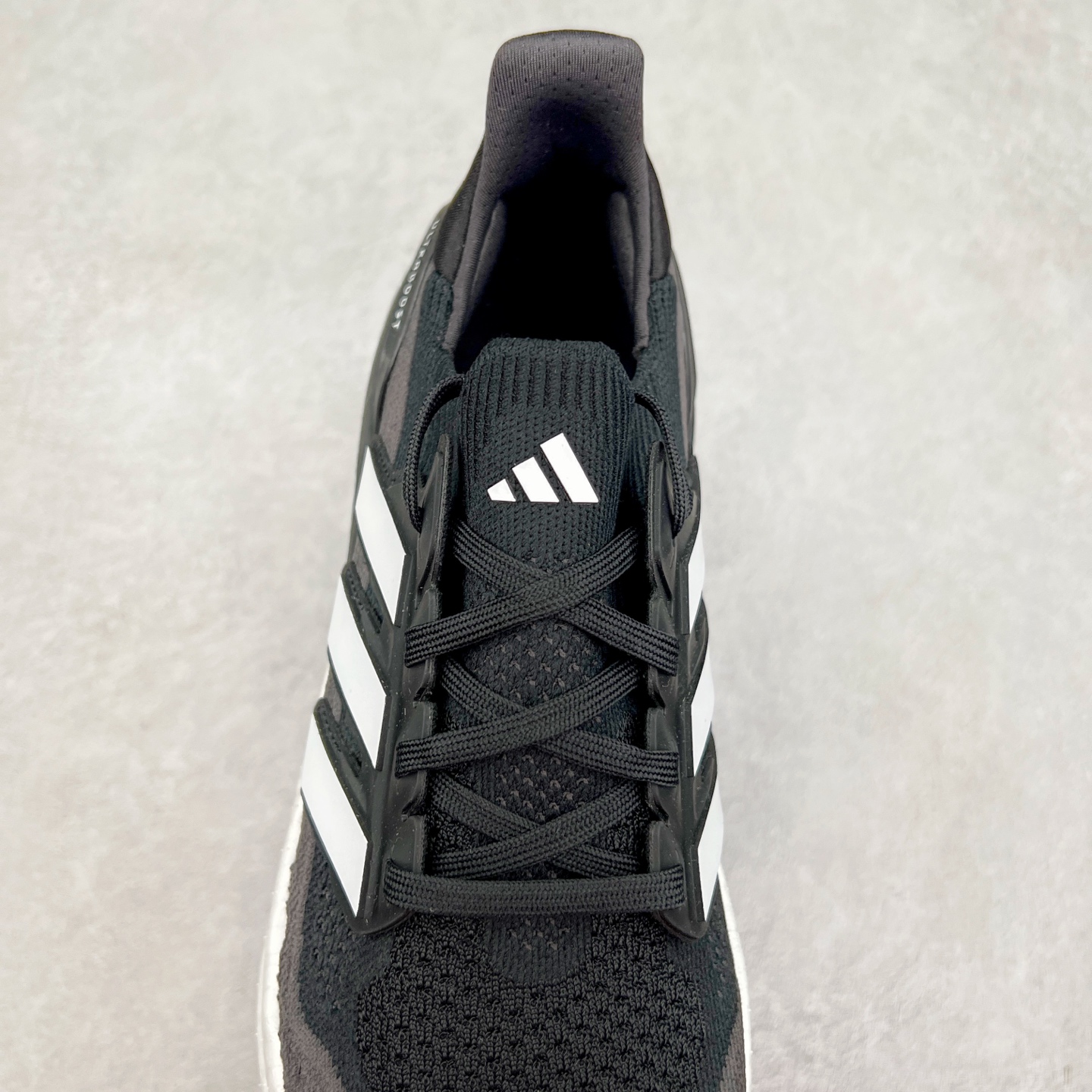 图片[5]-＃纯原 AD Ultra Boost 5X 2025高性能版5X系列UB低帮袜套式针织透气缓震休闲运动慢跑鞋 JH9963 全新Ultraboost 5X官宣，颠覆以往，迎来该系列自2015年首次亮相最大一次革新！从鞋面到中底配置都有新的突破，跟着小编一同探究“阿迪UB有史以来最大升级”！Ultraboost 5X革新中底配置，采用LightBoost V2泡沫，与Ultraboost Light相比，前掌能量反馈增加2%。与此同时“加厚不增重”，中底相较于上一代更轻，让跑者每一次迈步都能得到更柔软、更澎湃的能量反馈。搭配X形“Torsion System”扭转系统，助力跑者从落地到脚趾离地过程的平稳过渡。Ultraboost 5X升级中足锁定性能，革新Mono Primeknit自适应鞋面配置，搭配轻质无笼鞋面结构，更加贴合跑者脚部。大底由Continental™橡胶制成，更耐磨，抓地力更出色。Adidas全新推出ULTRABOOST 5X，专注日常跑步，适用于任何级别的跑者，无距离门槛限制。兼具有氧跑、中短距离慢跑、节奏跑、间歇跑、日常通勤等各种场景，ULTRABOOST 5X都能给你带来优质的跑步体验。尺码：39⅓ 40 40⅔ 41⅓ 42 42⅔ 43⅓ 44 44⅔ 45 46 47⅔ 48-选品中心