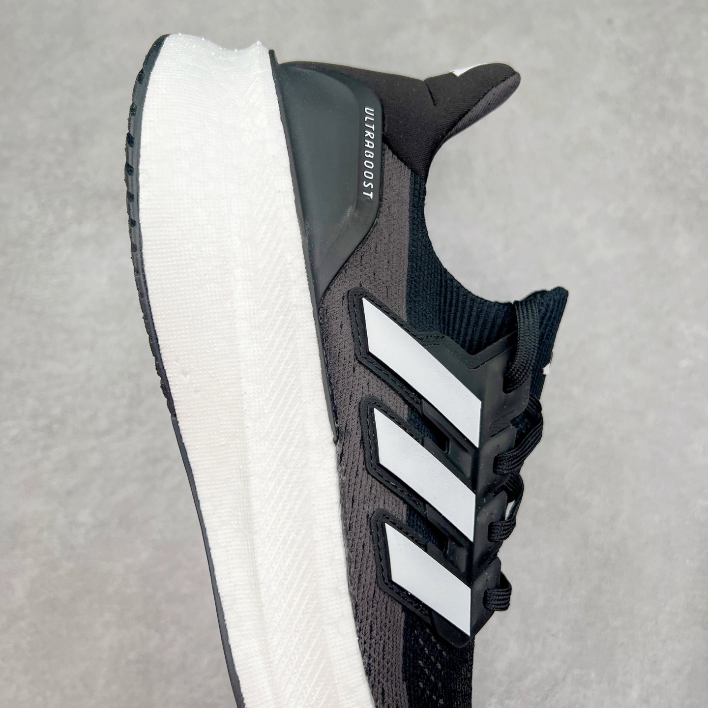 图片[6]-＃纯原 AD Ultra Boost 5X 2025高性能版5X系列UB低帮袜套式针织透气缓震休闲运动慢跑鞋 JH9963 全新Ultraboost 5X官宣，颠覆以往，迎来该系列自2015年首次亮相最大一次革新！从鞋面到中底配置都有新的突破，跟着小编一同探究“阿迪UB有史以来最大升级”！Ultraboost 5X革新中底配置，采用LightBoost V2泡沫，与Ultraboost Light相比，前掌能量反馈增加2%。与此同时“加厚不增重”，中底相较于上一代更轻，让跑者每一次迈步都能得到更柔软、更澎湃的能量反馈。搭配X形“Torsion System”扭转系统，助力跑者从落地到脚趾离地过程的平稳过渡。Ultraboost 5X升级中足锁定性能，革新Mono Primeknit自适应鞋面配置，搭配轻质无笼鞋面结构，更加贴合跑者脚部。大底由Continental™橡胶制成，更耐磨，抓地力更出色。Adidas全新推出ULTRABOOST 5X，专注日常跑步，适用于任何级别的跑者，无距离门槛限制。兼具有氧跑、中短距离慢跑、节奏跑、间歇跑、日常通勤等各种场景，ULTRABOOST 5X都能给你带来优质的跑步体验。尺码：39⅓ 40 40⅔ 41⅓ 42 42⅔ 43⅓ 44 44⅔ 45 46 47⅔ 48-选品中心