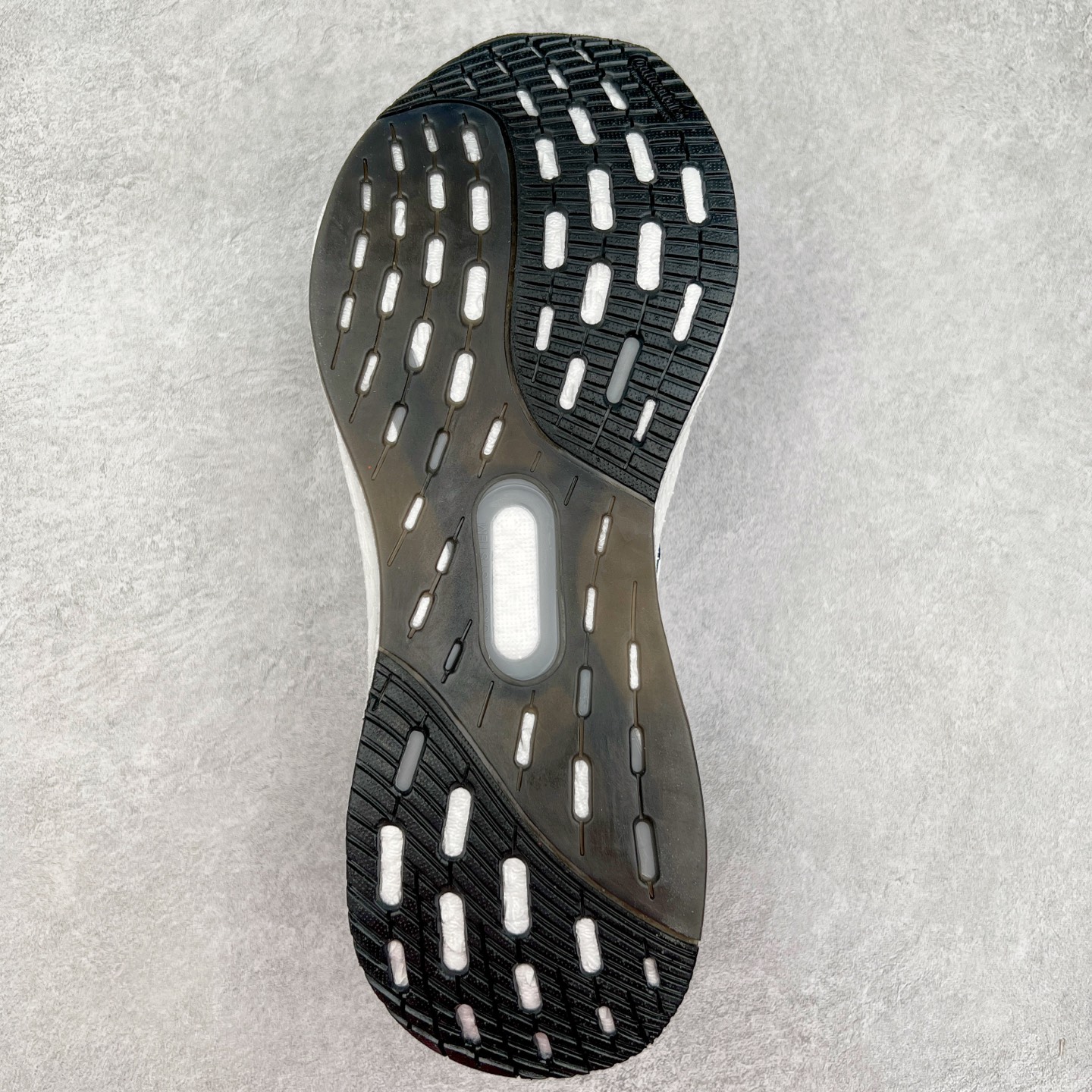 图片[9]-＃纯原 AD Ultra Boost 5X 2025高性能版5X系列UB低帮袜套式针织透气缓震休闲运动慢跑鞋 JH9963 全新Ultraboost 5X官宣，颠覆以往，迎来该系列自2015年首次亮相最大一次革新！从鞋面到中底配置都有新的突破，跟着小编一同探究“阿迪UB有史以来最大升级”！Ultraboost 5X革新中底配置，采用LightBoost V2泡沫，与Ultraboost Light相比，前掌能量反馈增加2%。与此同时“加厚不增重”，中底相较于上一代更轻，让跑者每一次迈步都能得到更柔软、更澎湃的能量反馈。搭配X形“Torsion System”扭转系统，助力跑者从落地到脚趾离地过程的平稳过渡。Ultraboost 5X升级中足锁定性能，革新Mono Primeknit自适应鞋面配置，搭配轻质无笼鞋面结构，更加贴合跑者脚部。大底由Continental™橡胶制成，更耐磨，抓地力更出色。Adidas全新推出ULTRABOOST 5X，专注日常跑步，适用于任何级别的跑者，无距离门槛限制。兼具有氧跑、中短距离慢跑、节奏跑、间歇跑、日常通勤等各种场景，ULTRABOOST 5X都能给你带来优质的跑步体验。尺码：39⅓ 40 40⅔ 41⅓ 42 42⅔ 43⅓ 44 44⅔ 45 46 47⅔ 48-选品中心