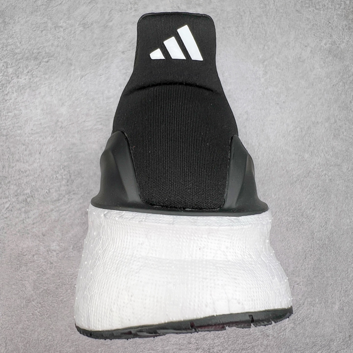 图片[8]-＃纯原 AD Ultra Boost 5X 2025高性能版5X系列UB低帮袜套式针织透气缓震休闲运动慢跑鞋 JH9963 全新Ultraboost 5X官宣，颠覆以往，迎来该系列自2015年首次亮相最大一次革新！从鞋面到中底配置都有新的突破，跟着小编一同探究“阿迪UB有史以来最大升级”！Ultraboost 5X革新中底配置，采用LightBoost V2泡沫，与Ultraboost Light相比，前掌能量反馈增加2%。与此同时“加厚不增重”，中底相较于上一代更轻，让跑者每一次迈步都能得到更柔软、更澎湃的能量反馈。搭配X形“Torsion System”扭转系统，助力跑者从落地到脚趾离地过程的平稳过渡。Ultraboost 5X升级中足锁定性能，革新Mono Primeknit自适应鞋面配置，搭配轻质无笼鞋面结构，更加贴合跑者脚部。大底由Continental™橡胶制成，更耐磨，抓地力更出色。Adidas全新推出ULTRABOOST 5X，专注日常跑步，适用于任何级别的跑者，无距离门槛限制。兼具有氧跑、中短距离慢跑、节奏跑、间歇跑、日常通勤等各种场景，ULTRABOOST 5X都能给你带来优质的跑步体验。尺码：39⅓ 40 40⅔ 41⅓ 42 42⅔ 43⅓ 44 44⅔ 45 46 47⅔ 48-选品中心