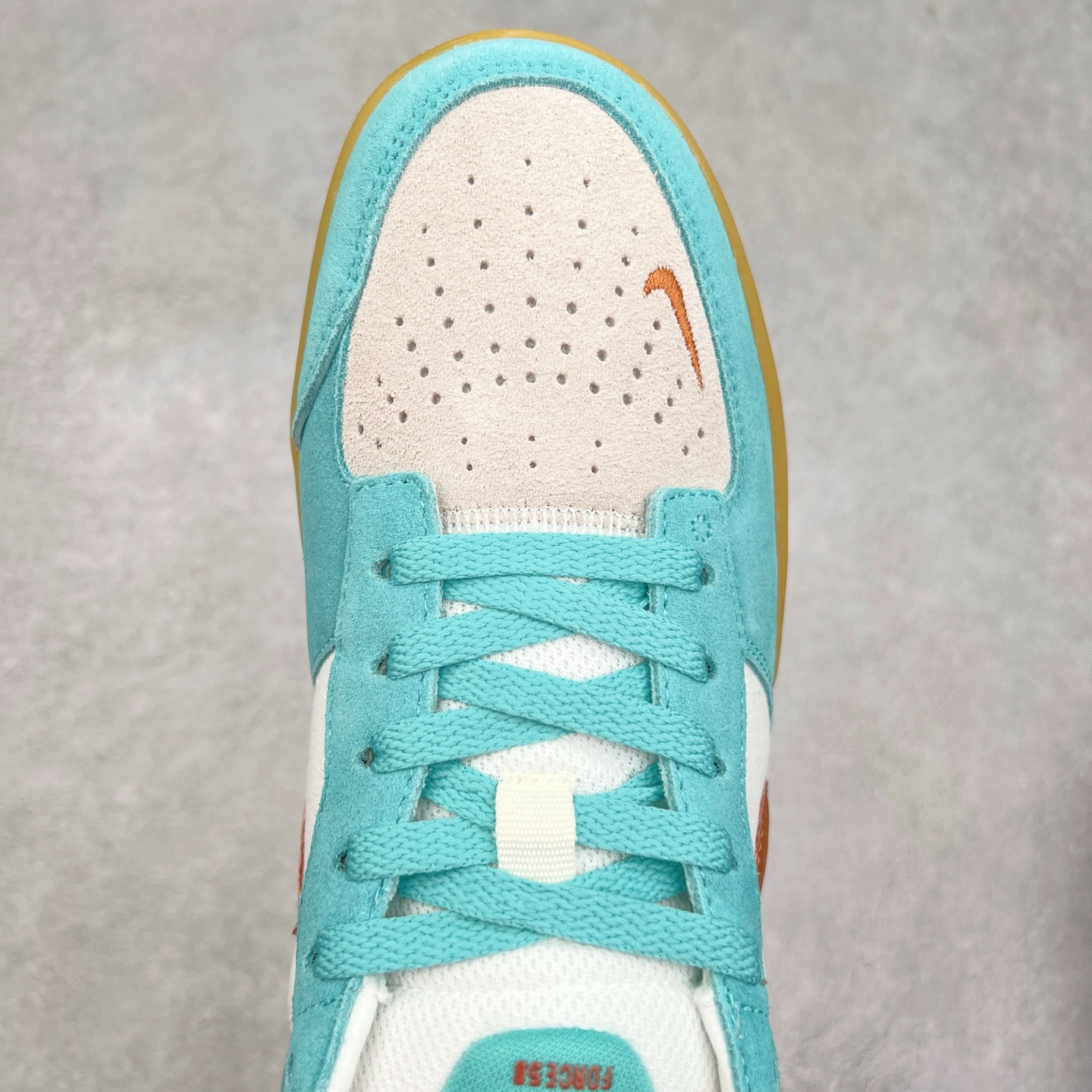 图片[4]-NK SB Force 58 空军58系列低帮休闲运动滑板板鞋 DV5477-302 鞋面由帆布和麂皮拼接 层次感丰富 搭配硫化外底 耐磨耐穿 鞋舌及中底后跟处饰有SB Logo 表明鞋款身份 采用包边设计 经久耐穿 硫化结构则有效提升灵活性 穿上这款全新推出的创意力作 助你耀动街头 尺码：36 36.5 37.5 38 38.5 39 40 40.5 41 42 42.5 43 44 45-选品中心