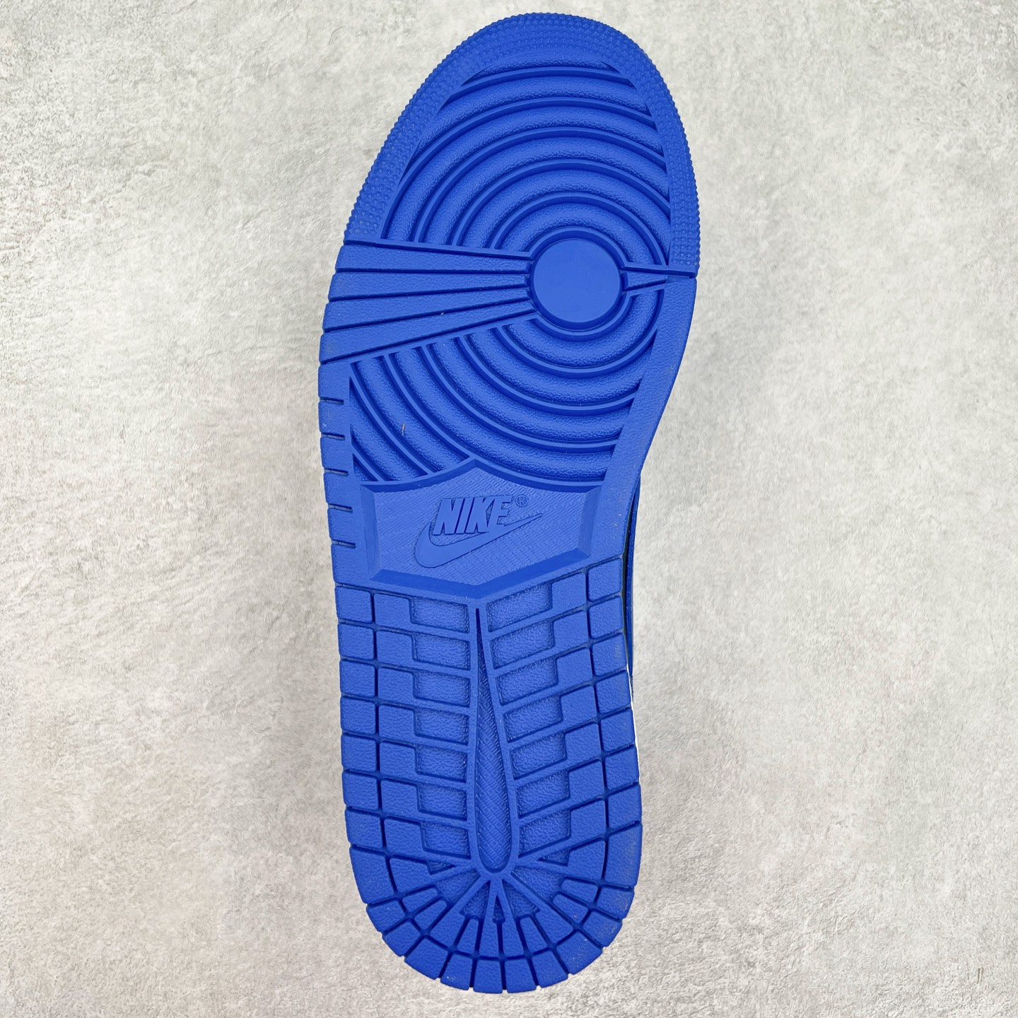 图片[9]-＃K版 Air Jordan AJ1 Low 低帮 黑蓝 IB1981-004 全新流水线出品 DT版本唯一平替选择 市场第二梯队最强版 全部原鞋开发 原楦原纸板开发 全鞋电脑针车 原厂内置全掌气垫 原盒内在原标 唯一Zp原版鞋带绑法 免检产品 全新2022版型 全头层皮料 完美零毛边处理 原厂配置全掌气垫 价格定位良心 几十个配色陆续出货 实拍调校N版已经零色差零失真 百分百还原实物色彩所见即所得 不存在货不对板色差等低级问题 选购参考实物拍摄 不混卖不参货 只用心做好货严格选品 承诺混一赔十 尺码：36 36.5 37.5 38 38.5 39 40 40.5 41 42 42.5 43 44 44.5 45-选品中心