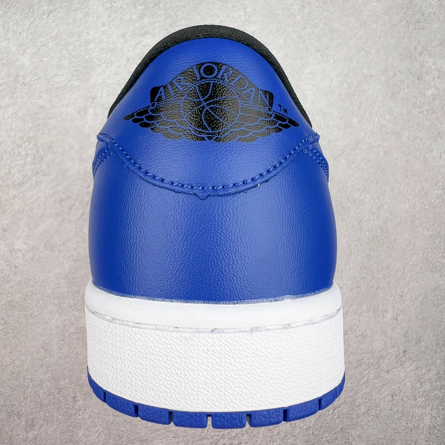 图片[8]-＃K版 Air Jordan AJ1 Low 低帮 黑蓝 IB1981-004 全新流水线出品 DT版本唯一平替选择 市场第二梯队最强版 全部原鞋开发 原楦原纸板开发 全鞋电脑针车 原厂内置全掌气垫 原盒内在原标 唯一Zp原版鞋带绑法 免检产品 全新2022版型 全头层皮料 完美零毛边处理 原厂配置全掌气垫 价格定位良心 几十个配色陆续出货 实拍调校N版已经零色差零失真 百分百还原实物色彩所见即所得 不存在货不对板色差等低级问题 选购参考实物拍摄 不混卖不参货 只用心做好货严格选品 承诺混一赔十 尺码：36 36.5 37.5 38 38.5 39 40 40.5 41 42 42.5 43 44 44.5 45-选品中心