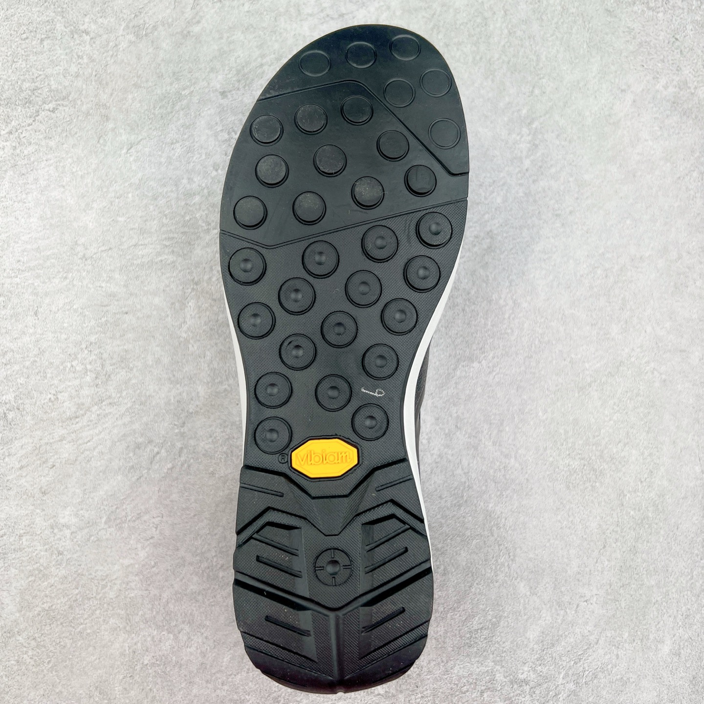 图片[9]-＃HP Arcteryx Konseal Lt 始祖鸟舒适百搭防滑耐磨低帮登山鞋 Arcteryx中文名始祖鸟 加拿大户外服饰品牌 1989年创立于加拿大温哥华 始祖鸟来自加拿大海岸山脉 植根高山的专业户外品牌 始终秉承对精湛设计和工艺孜孜以求的准则 从1989年创立至今 Arcteryx始终不断在产品设计与做工上不惜工本 以满足始祖鸟的标准 品质、设计以及精简的理念造就了其良好的性能 并能满足严苛环境下的使用需求 尺码：36 37 38 39 40 41 42 43 44-选品中心