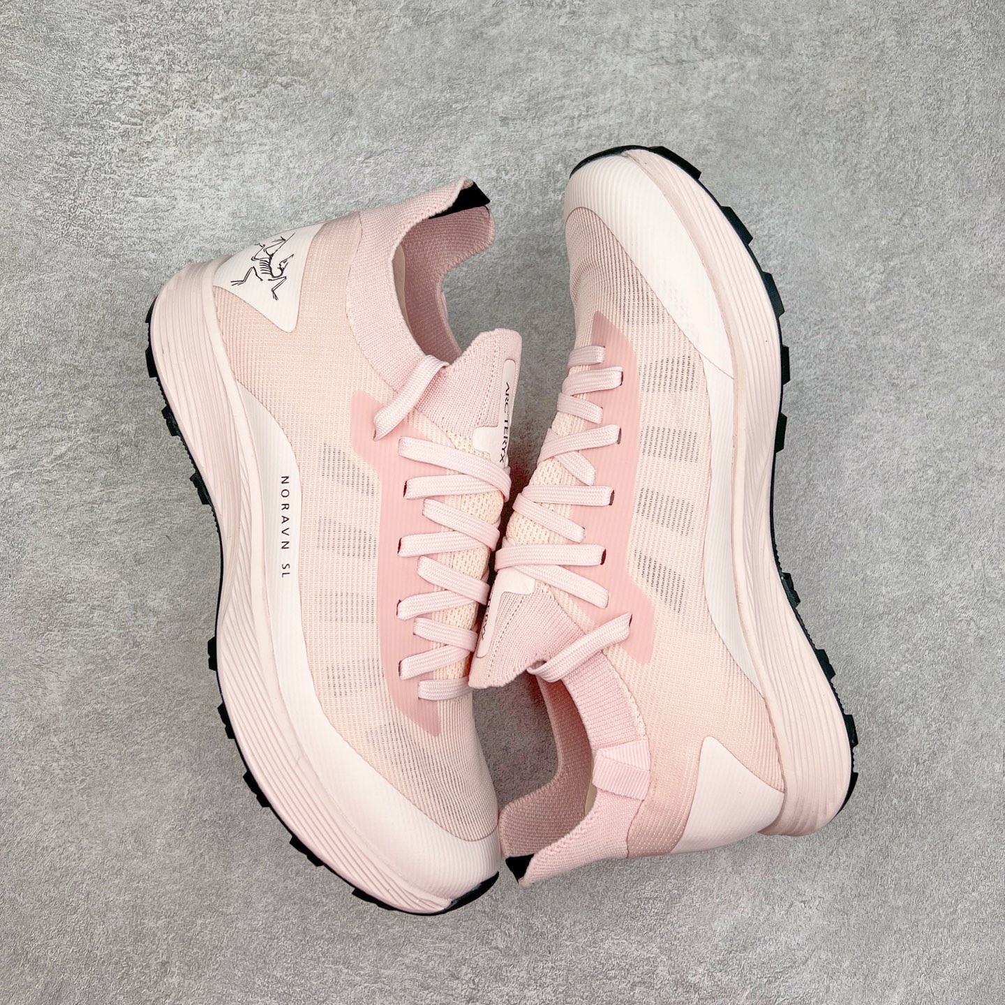 图片[3]-＃HP Arcteryx Norvan SL 3 始祖鸟时尚舒适防滑透气轻便低帮跑步鞋 Arcteryx中文名始祖鸟 加拿大户外服饰品牌 1989年创立于加拿大温哥华 始祖鸟来自加拿大海岸山脉 植根高山的专业户外品牌 始终秉承对精湛设计和工艺孜孜以求的准则 从1989年创立至今 Arcteryx始终不断在产品设计与做工上不惜工本 以满足始祖鸟的标准 品质、设计以及精简的理念造就了其良好的性能 并能满足严苛环境下的使用需求 尺码：40 41 42 43 44 45-选品中心