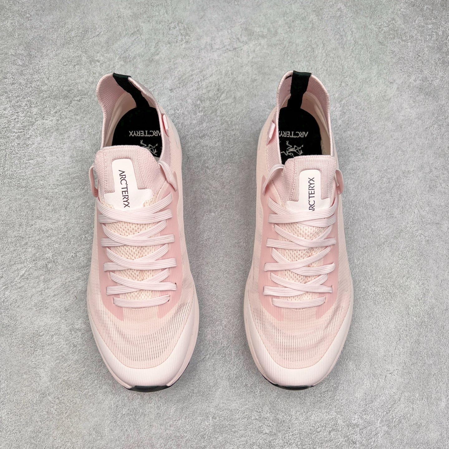 图片[2]-＃HP Arcteryx Norvan SL 3 始祖鸟时尚舒适防滑透气轻便低帮跑步鞋 Arcteryx中文名始祖鸟 加拿大户外服饰品牌 1989年创立于加拿大温哥华 始祖鸟来自加拿大海岸山脉 植根高山的专业户外品牌 始终秉承对精湛设计和工艺孜孜以求的准则 从1989年创立至今 Arcteryx始终不断在产品设计与做工上不惜工本 以满足始祖鸟的标准 品质、设计以及精简的理念造就了其良好的性能 并能满足严苛环境下的使用需求 尺码：40 41 42 43 44 45-选品中心