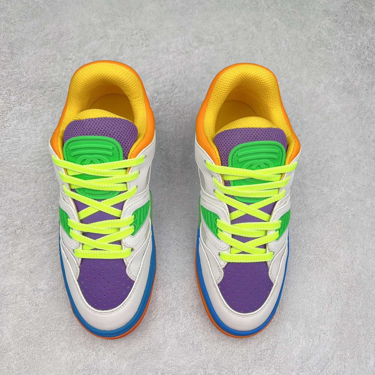 图片[2]-＃福利特价 Gucci Basket Low Sneaker 经典篮球原型系列低帮复古与时尚兼容的运动球鞋 此款高帮古驰篮球鞋融入标志性元素和细节 完美彰显球场美学之风 加之使用全新材料制成 采用与鞣制技法相当的工艺 使其具备柔软及可延展的优良特性 触摸间肉眼可见其细腻纹理质感 原楦原纸版数据开发版型 全套专柜2021抹茶色配件及包装物 采用超软头层磨砂小牛皮饰片及头层磨砂皮革鞋面材质 内里嵌入柔顺网织布物料 超软皮内里脚垫 正确毛巾抓绒内里 纯手工轻度做旧效果 缓震乳胶贴合真皮革鞋垫 正确无缝隔色TPR双层组合鞋底模 尺码：35/45-选品中心