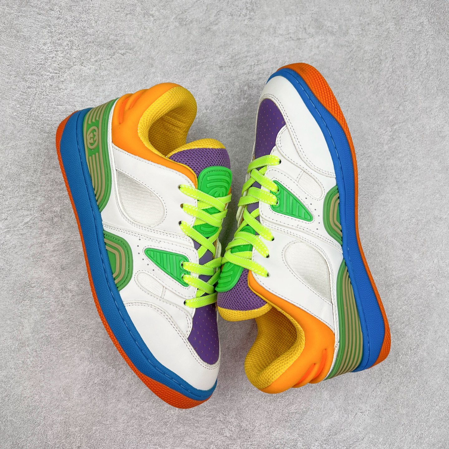 图片[3]-＃福利特价 Gucci Basket Low Sneaker 经典篮球原型系列低帮复古与时尚兼容的运动球鞋 此款高帮古驰篮球鞋融入标志性元素和细节 完美彰显球场美学之风 加之使用全新材料制成 采用与鞣制技法相当的工艺 使其具备柔软及可延展的优良特性 触摸间肉眼可见其细腻纹理质感 原楦原纸版数据开发版型 全套专柜2021抹茶色配件及包装物 采用超软头层磨砂小牛皮饰片及头层磨砂皮革鞋面材质 内里嵌入柔顺网织布物料 超软皮内里脚垫 正确毛巾抓绒内里 纯手工轻度做旧效果 缓震乳胶贴合真皮革鞋垫 正确无缝隔色TPR双层组合鞋底模 尺码：35/45-选品中心