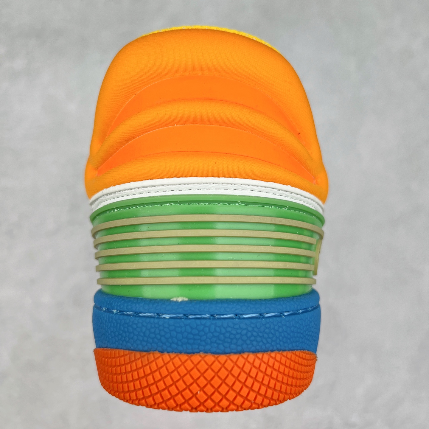 图片[8]-＃福利特价 Gucci Basket Low Sneaker 经典篮球原型系列低帮复古与时尚兼容的运动球鞋 此款高帮古驰篮球鞋融入标志性元素和细节 完美彰显球场美学之风 加之使用全新材料制成 采用与鞣制技法相当的工艺 使其具备柔软及可延展的优良特性 触摸间肉眼可见其细腻纹理质感 原楦原纸版数据开发版型 全套专柜2021抹茶色配件及包装物 采用超软头层磨砂小牛皮饰片及头层磨砂皮革鞋面材质 内里嵌入柔顺网织布物料 超软皮内里脚垫 正确毛巾抓绒内里 纯手工轻度做旧效果 缓震乳胶贴合真皮革鞋垫 正确无缝隔色TPR双层组合鞋底模 尺码：35/45-选品中心