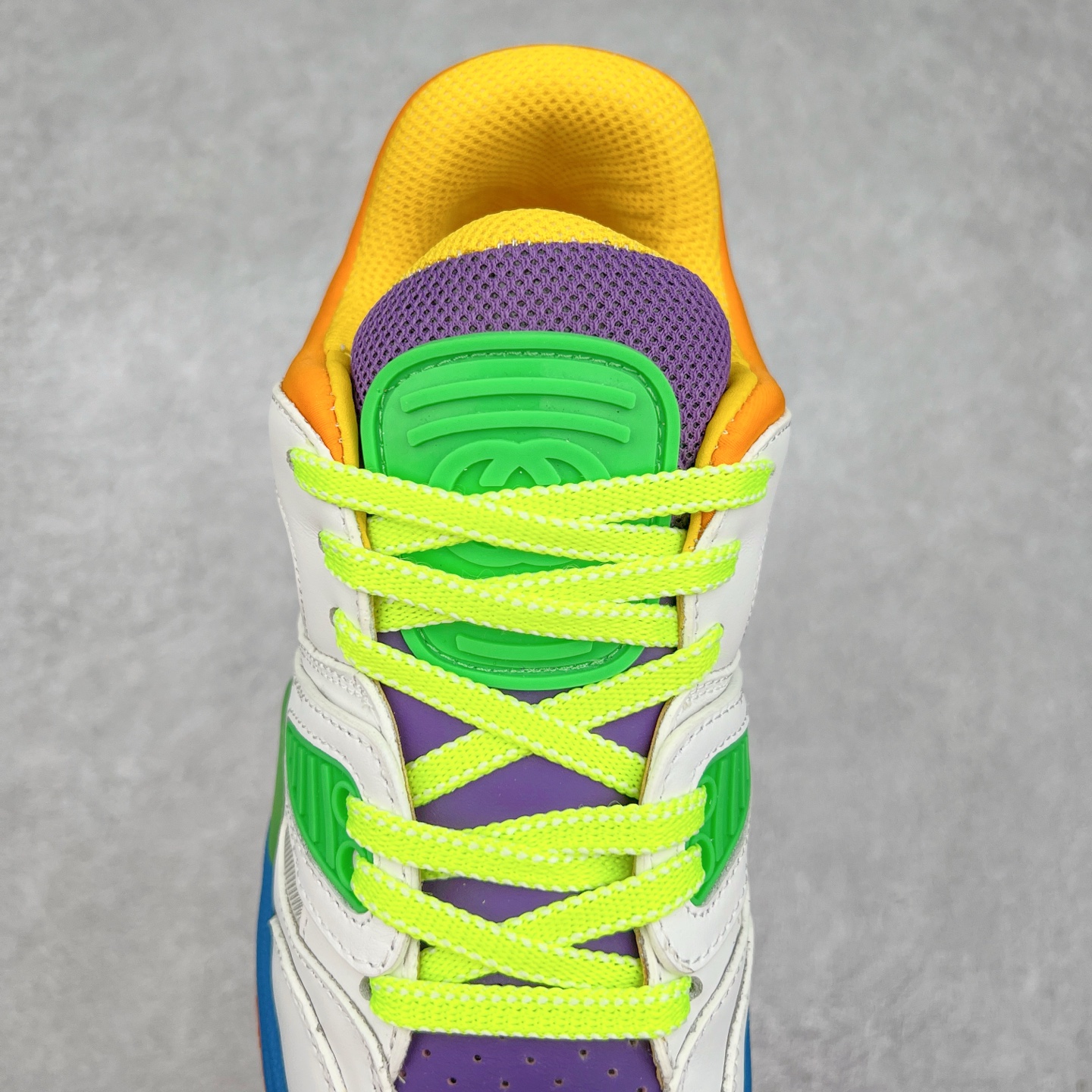 图片[5]-＃福利特价 Gucci Basket Low Sneaker 经典篮球原型系列低帮复古与时尚兼容的运动球鞋 此款高帮古驰篮球鞋融入标志性元素和细节 完美彰显球场美学之风 加之使用全新材料制成 采用与鞣制技法相当的工艺 使其具备柔软及可延展的优良特性 触摸间肉眼可见其细腻纹理质感 原楦原纸版数据开发版型 全套专柜2021抹茶色配件及包装物 采用超软头层磨砂小牛皮饰片及头层磨砂皮革鞋面材质 内里嵌入柔顺网织布物料 超软皮内里脚垫 正确毛巾抓绒内里 纯手工轻度做旧效果 缓震乳胶贴合真皮革鞋垫 正确无缝隔色TPR双层组合鞋底模 尺码：35/45-选品中心