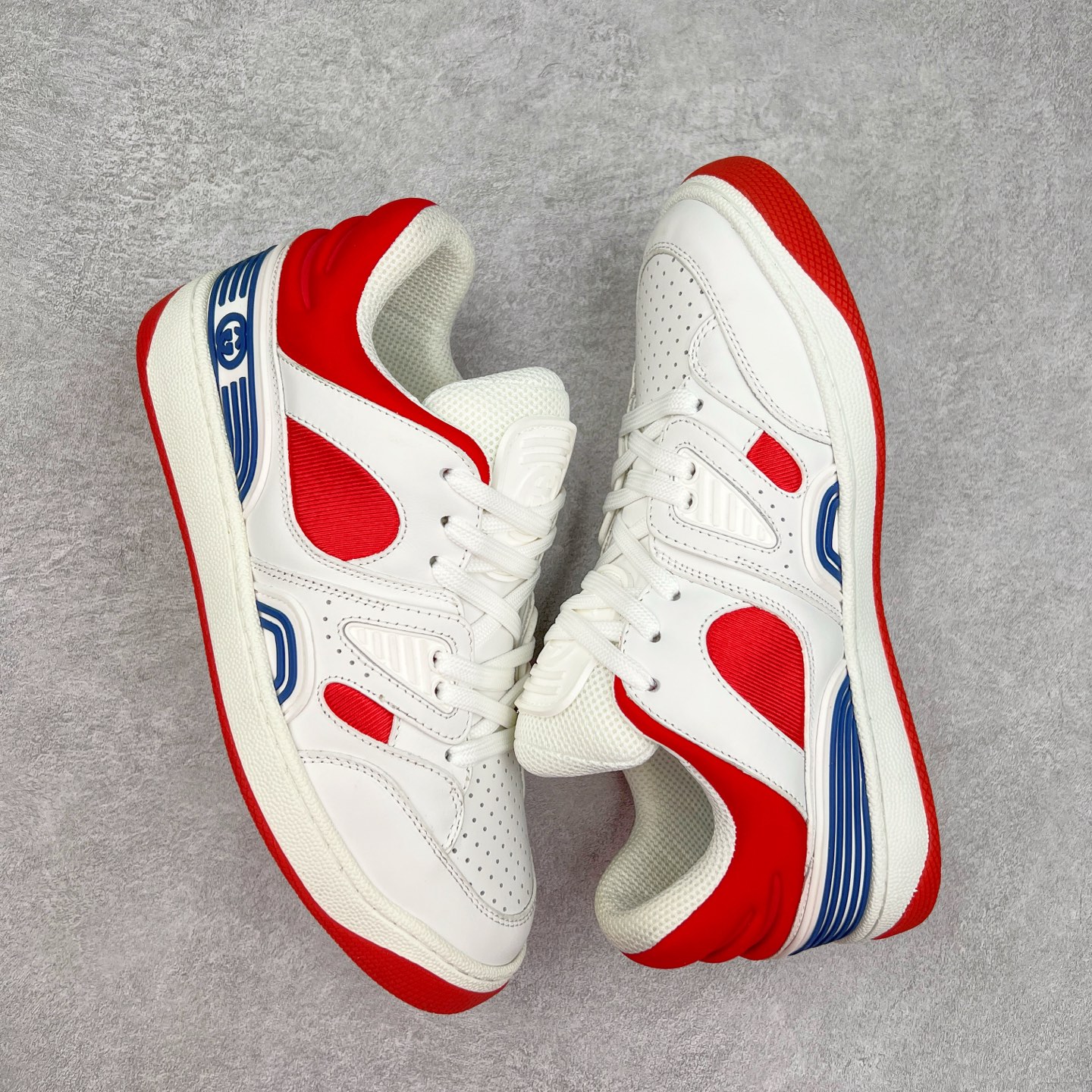 图片[3]-＃福利特价 Gucci Basket Low Sneaker 经典篮球原型系列低帮复古与时尚兼容的运动球鞋 此款高帮古驰篮球鞋融入标志性元素和细节 完美彰显球场美学之风 加之使用全新材料制成 采用与鞣制技法相当的工艺 使其具备柔软及可延展的优良特性 触摸间肉眼可见其细腻纹理质感 原楦原纸版数据开发版型 全套专柜2021抹茶色配件及包装物 采用超软头层磨砂小牛皮饰片及头层磨砂皮革鞋面材质 内里嵌入柔顺网织布物料 超软皮内里脚垫 正确毛巾抓绒内里 纯手工轻度做旧效果 缓震乳胶贴合真皮革鞋垫 正确无缝隔色TPR双层组合鞋底模 尺码：35/45-选品中心