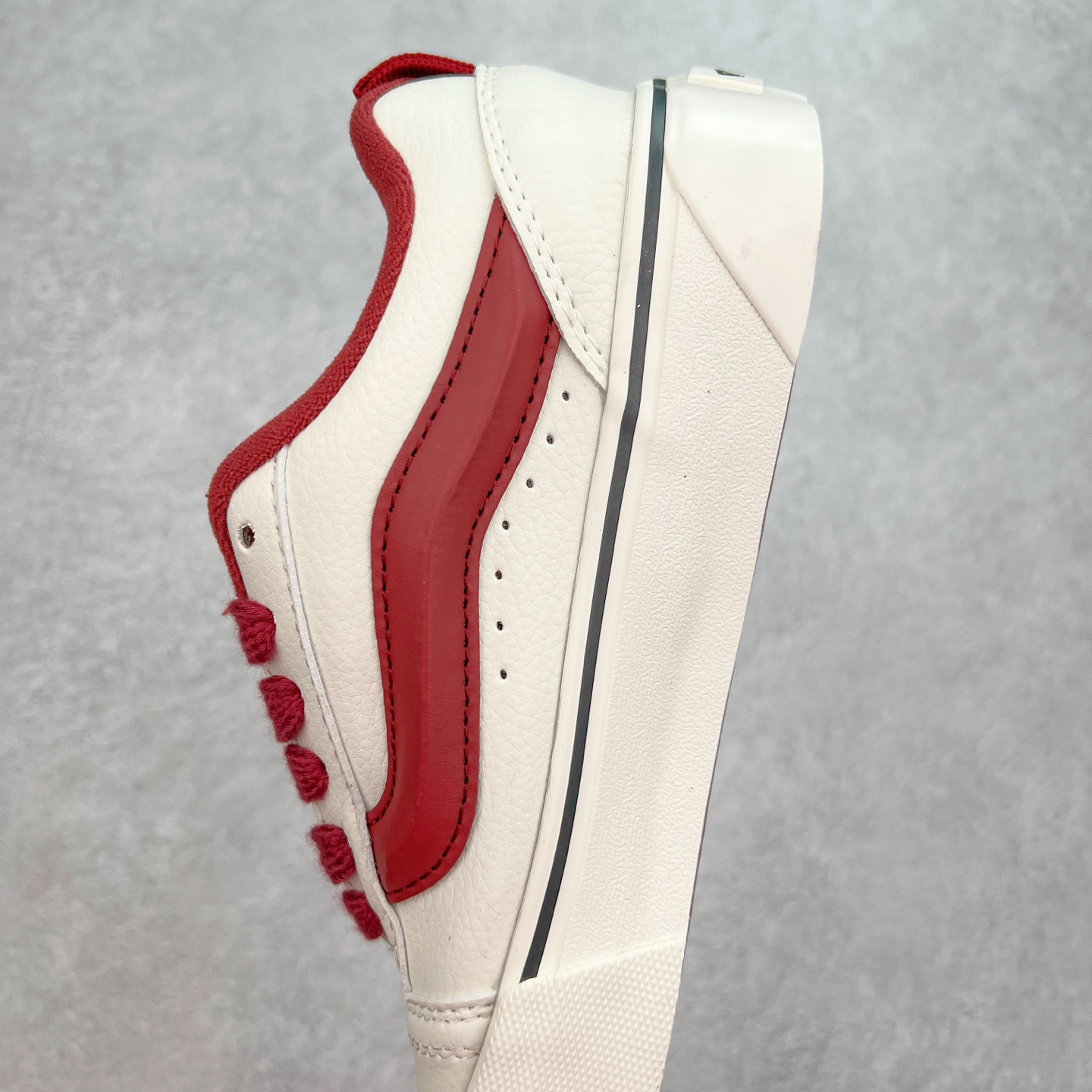 图片[7]-Vans Knu Skool 白红 官方新款 复古休闲胖胖面包鞋 肥胖版大LOGO原版全皮猪八面料 尺码：35 36 36.5 37 38 38.5 39 40 40.5 41 42 42.5 43 44 45 工艺：硫化1：1（重量1：1、真标、原钢印、材质标、鞋型标、合格证）-选品中心