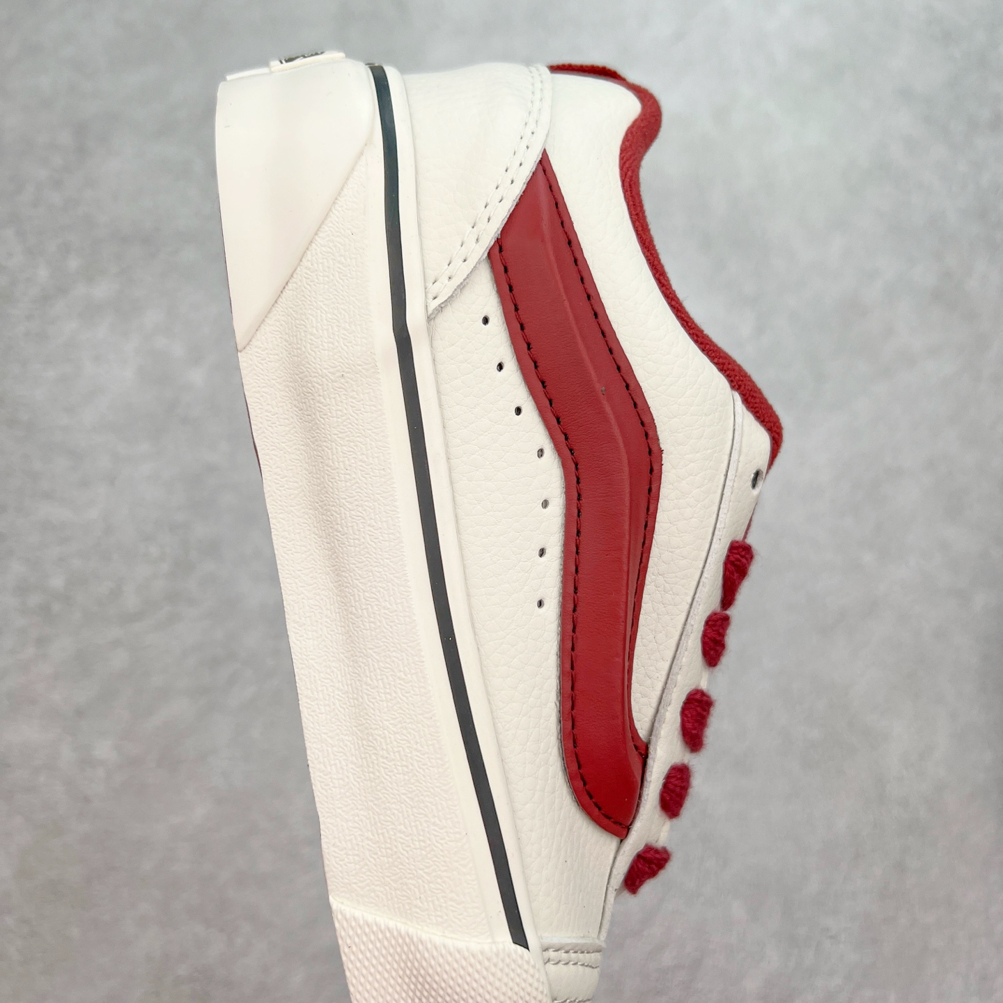 图片[6]-Vans Knu Skool 白红 官方新款 复古休闲胖胖面包鞋 肥胖版大LOGO原版全皮猪八面料 尺码：35 36 36.5 37 38 38.5 39 40 40.5 41 42 42.5 43 44 45 工艺：硫化1：1（重量1：1、真标、原钢印、材质标、鞋型标、合格证）-选品中心