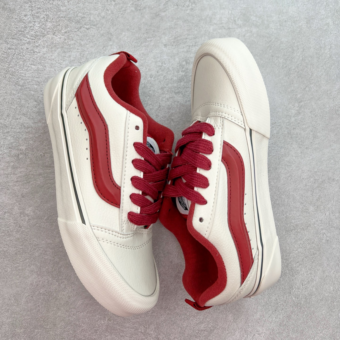 图片[3]-Vans Knu Skool 白红 官方新款 复古休闲胖胖面包鞋 肥胖版大LOGO原版全皮猪八面料 尺码：35 36 36.5 37 38 38.5 39 40 40.5 41 42 42.5 43 44 45 工艺：硫化1：1（重量1：1、真标、原钢印、材质标、鞋型标、合格证）-选品中心