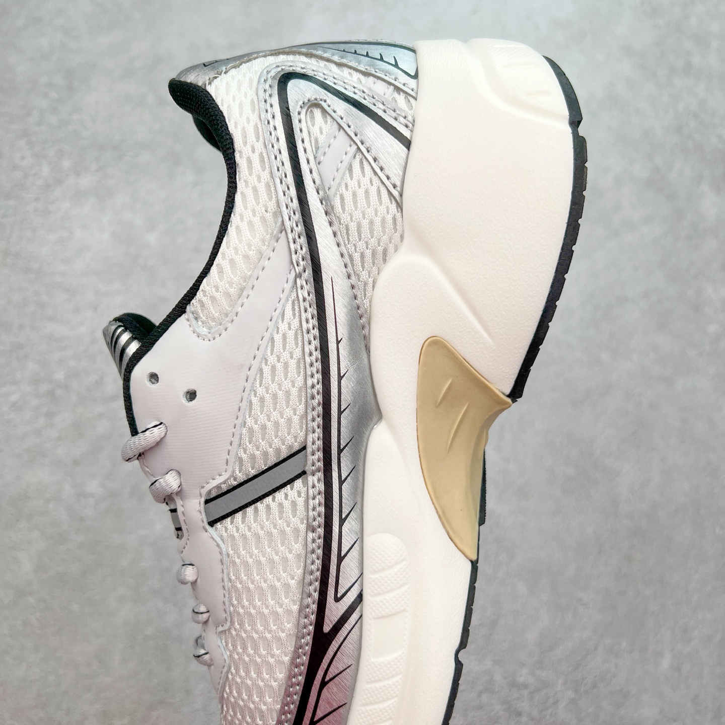 图片[7]-Givenchy 纪梵希 圆头系带低帮复古真皮百搭运动休闲板鞋 采用全粒面头层牛皮革鞋面材质 正确吸汗网布贴合PU高弹发泡增高鞋垫 独家开发组合TR光泽耐韧隔色橡胶鞋底 尺码：36 37 38 39 40 41 42 43 44 45-选品中心