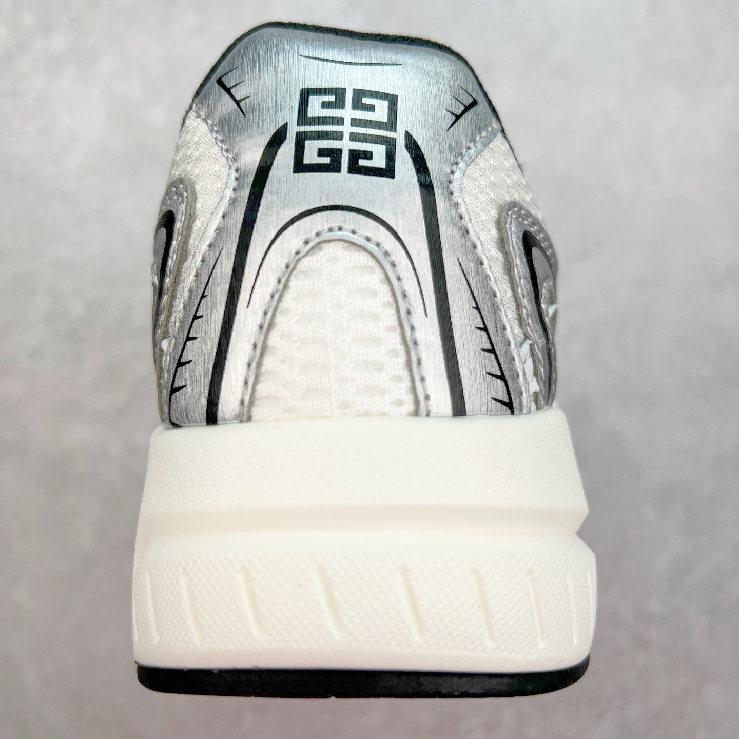 图片[8]-Givenchy 纪梵希 圆头系带低帮复古真皮百搭运动休闲板鞋 采用全粒面头层牛皮革鞋面材质 正确吸汗网布贴合PU高弹发泡增高鞋垫 独家开发组合TR光泽耐韧隔色橡胶鞋底 尺码：36 37 38 39 40 41 42 43 44 45-选品中心