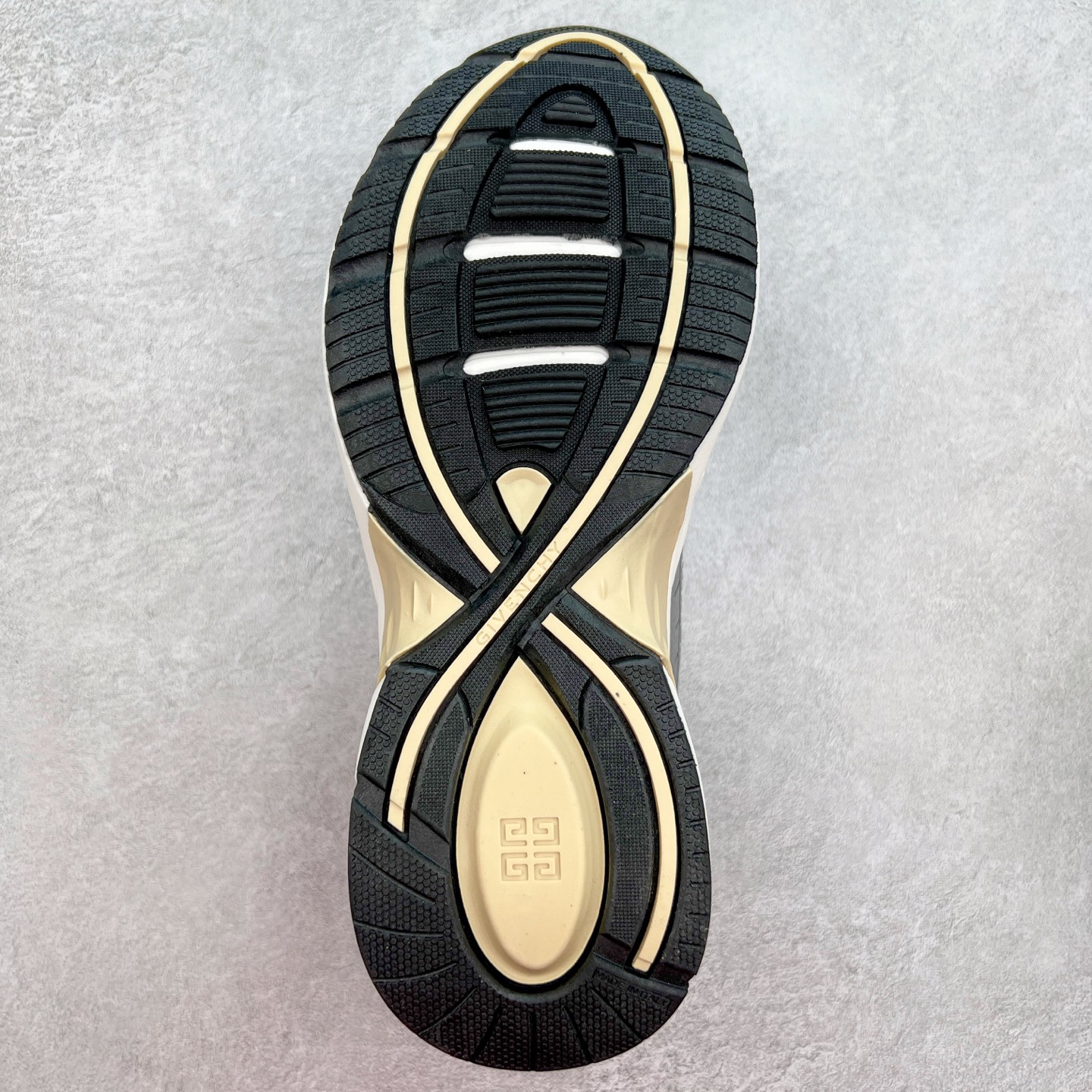 图片[9]-Givenchy 纪梵希 圆头系带低帮复古真皮百搭运动休闲板鞋 采用全粒面头层牛皮革鞋面材质 正确吸汗网布贴合PU高弹发泡增高鞋垫 独家开发组合TR光泽耐韧隔色橡胶鞋底 尺码：36 37 38 39 40 41 42 43 44 45-选品中心