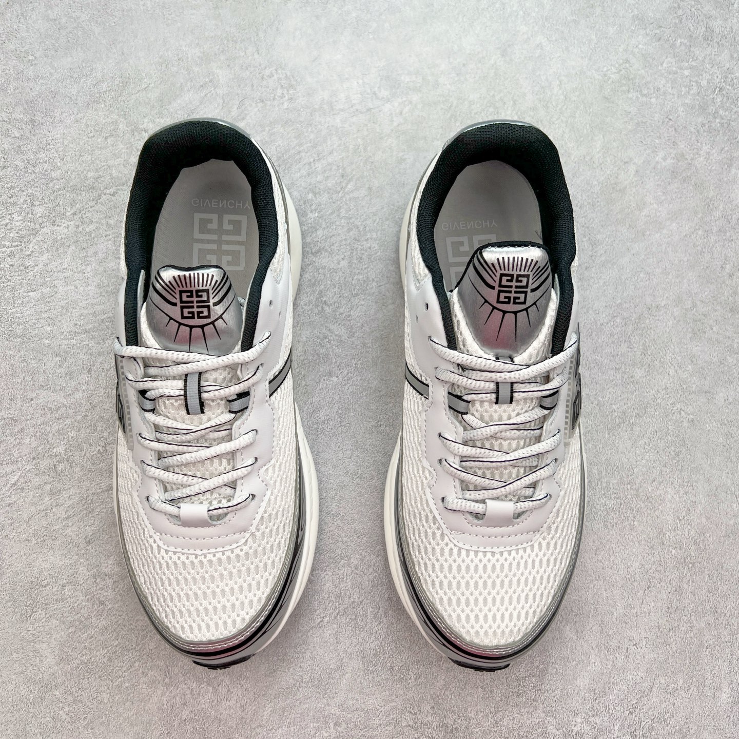 图片[2]-Givenchy 纪梵希 圆头系带低帮复古真皮百搭运动休闲板鞋 采用全粒面头层牛皮革鞋面材质 正确吸汗网布贴合PU高弹发泡增高鞋垫 独家开发组合TR光泽耐韧隔色橡胶鞋底 尺码：36 37 38 39 40 41 42 43 44 45-选品中心