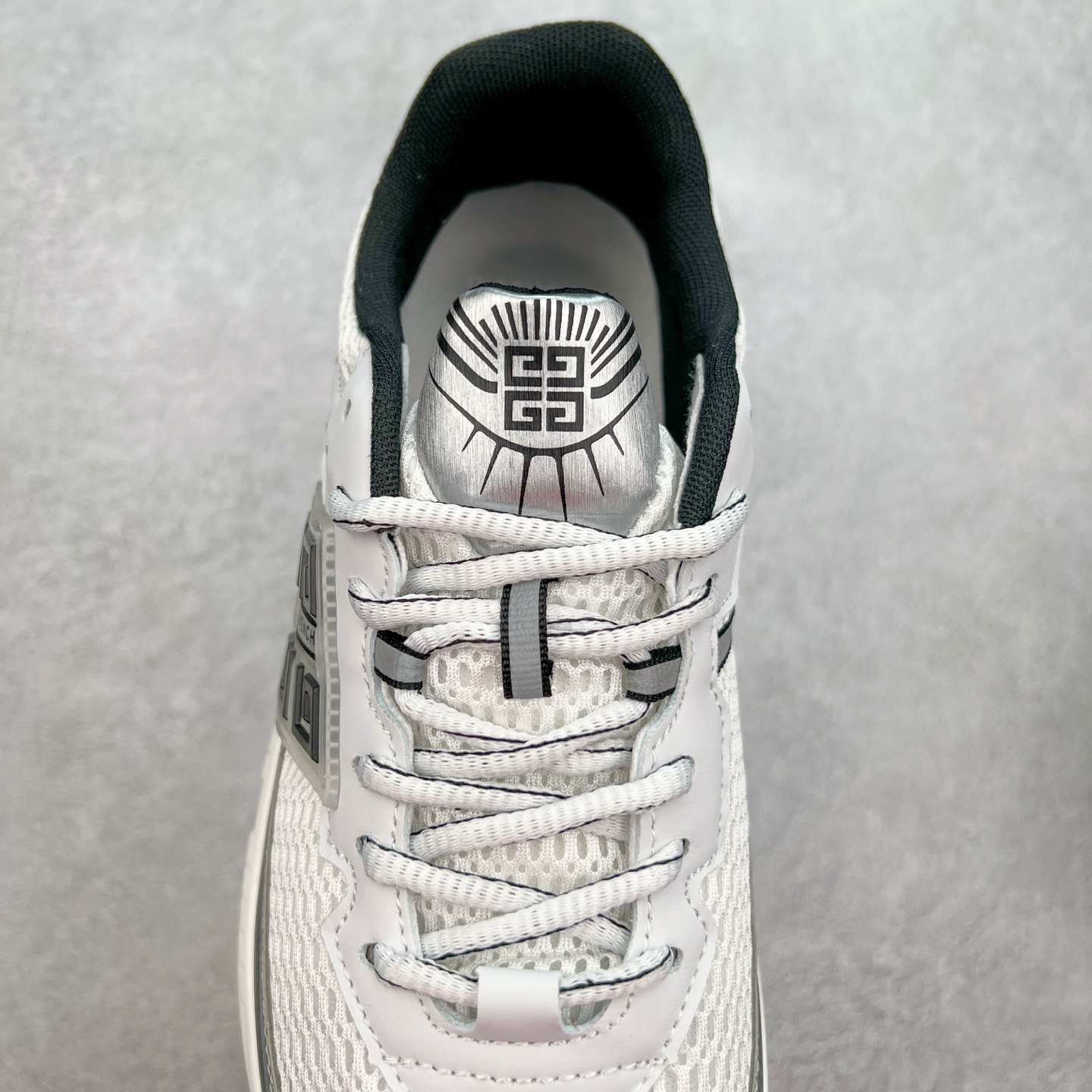 图片[5]-Givenchy 纪梵希 圆头系带低帮复古真皮百搭运动休闲板鞋 采用全粒面头层牛皮革鞋面材质 正确吸汗网布贴合PU高弹发泡增高鞋垫 独家开发组合TR光泽耐韧隔色橡胶鞋底 尺码：36 37 38 39 40 41 42 43 44 45-选品中心