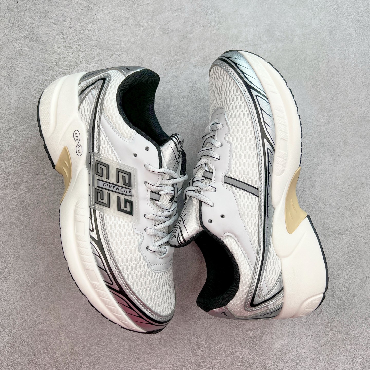 图片[3]-Givenchy 纪梵希 圆头系带低帮复古真皮百搭运动休闲板鞋 采用全粒面头层牛皮革鞋面材质 正确吸汗网布贴合PU高弹发泡增高鞋垫 独家开发组合TR光泽耐韧隔色橡胶鞋底 尺码：36 37 38 39 40 41 42 43 44 45-选品中心