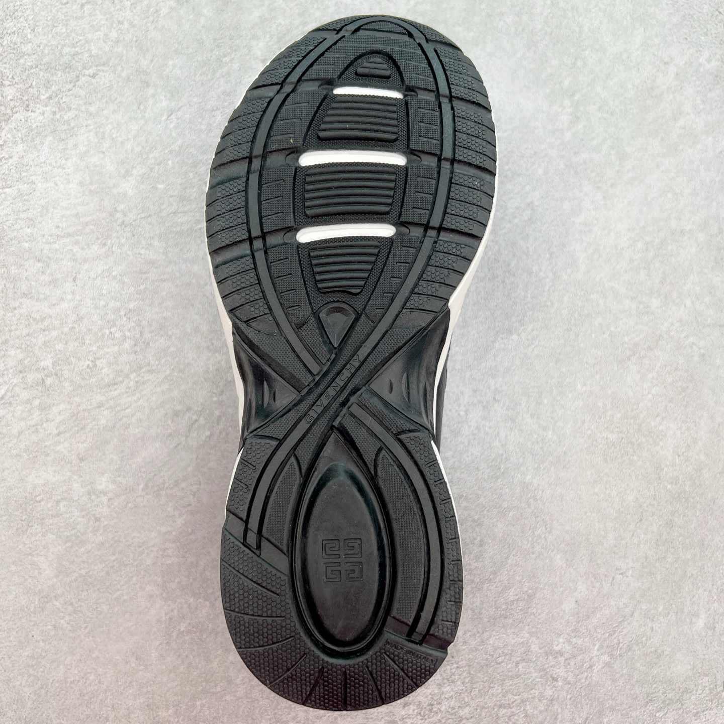 图片[9]-Givenchy 纪梵希 圆头系带低帮复古真皮百搭运动休闲板鞋 采用全粒面头层牛皮革鞋面材质 正确吸汗网布贴合PU高弹发泡增高鞋垫 独家开发组合TR光泽耐韧隔色橡胶鞋底 尺码：36 37 38 39 40 41 42 43 44 45-选品中心