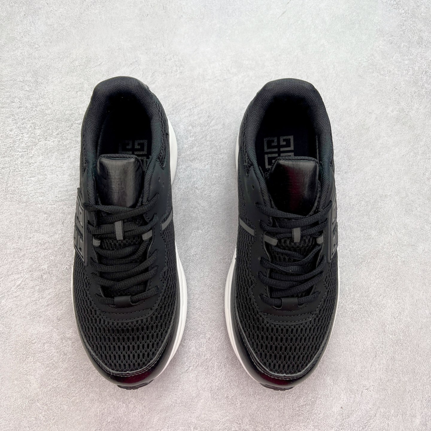 图片[2]-Givenchy 纪梵希 圆头系带低帮复古真皮百搭运动休闲板鞋 采用全粒面头层牛皮革鞋面材质 正确吸汗网布贴合PU高弹发泡增高鞋垫 独家开发组合TR光泽耐韧隔色橡胶鞋底 尺码：36 37 38 39 40 41 42 43 44 45-选品中心