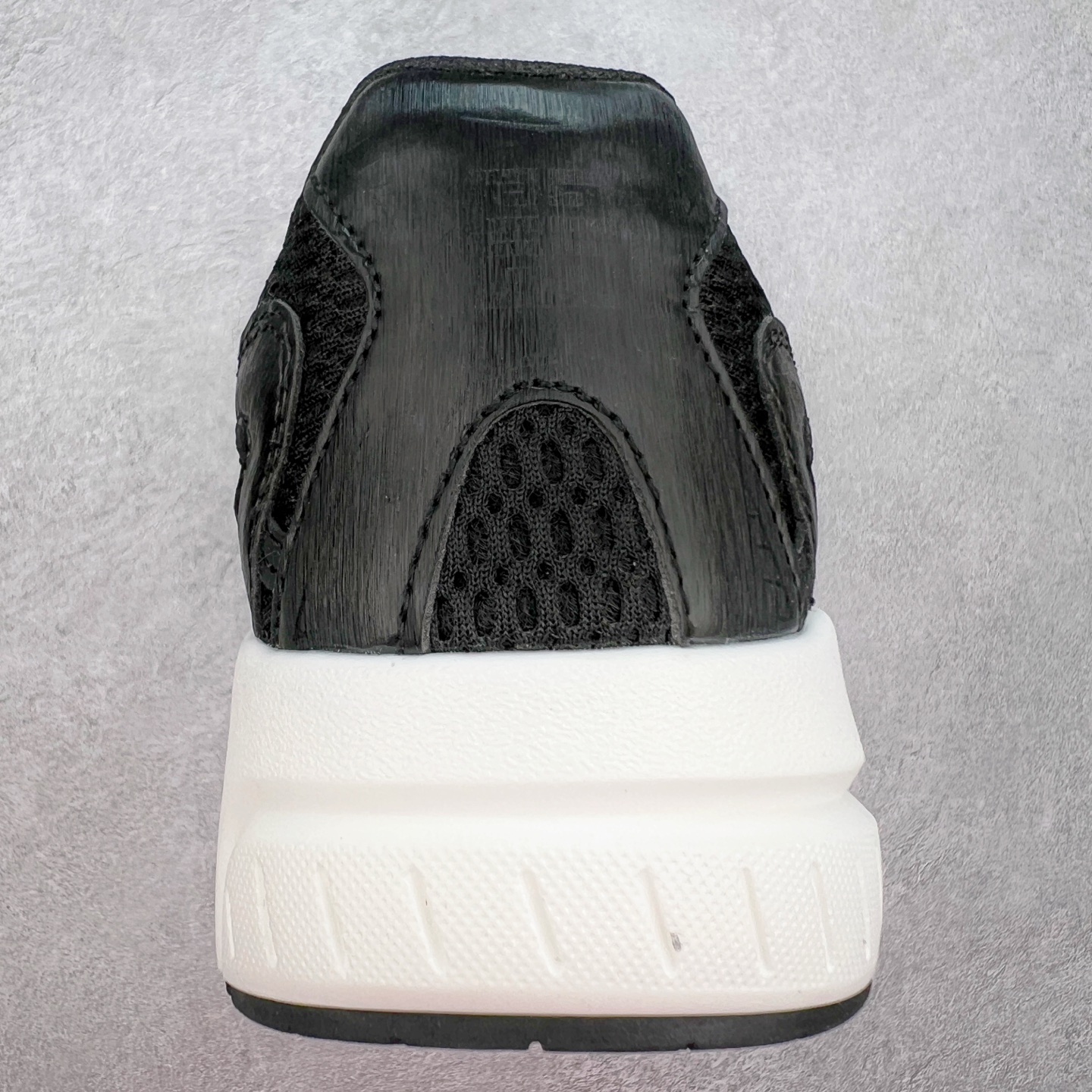 图片[8]-Givenchy 纪梵希 圆头系带低帮复古真皮百搭运动休闲板鞋 采用全粒面头层牛皮革鞋面材质 正确吸汗网布贴合PU高弹发泡增高鞋垫 独家开发组合TR光泽耐韧隔色橡胶鞋底 尺码：36 37 38 39 40 41 42 43 44 45-选品中心