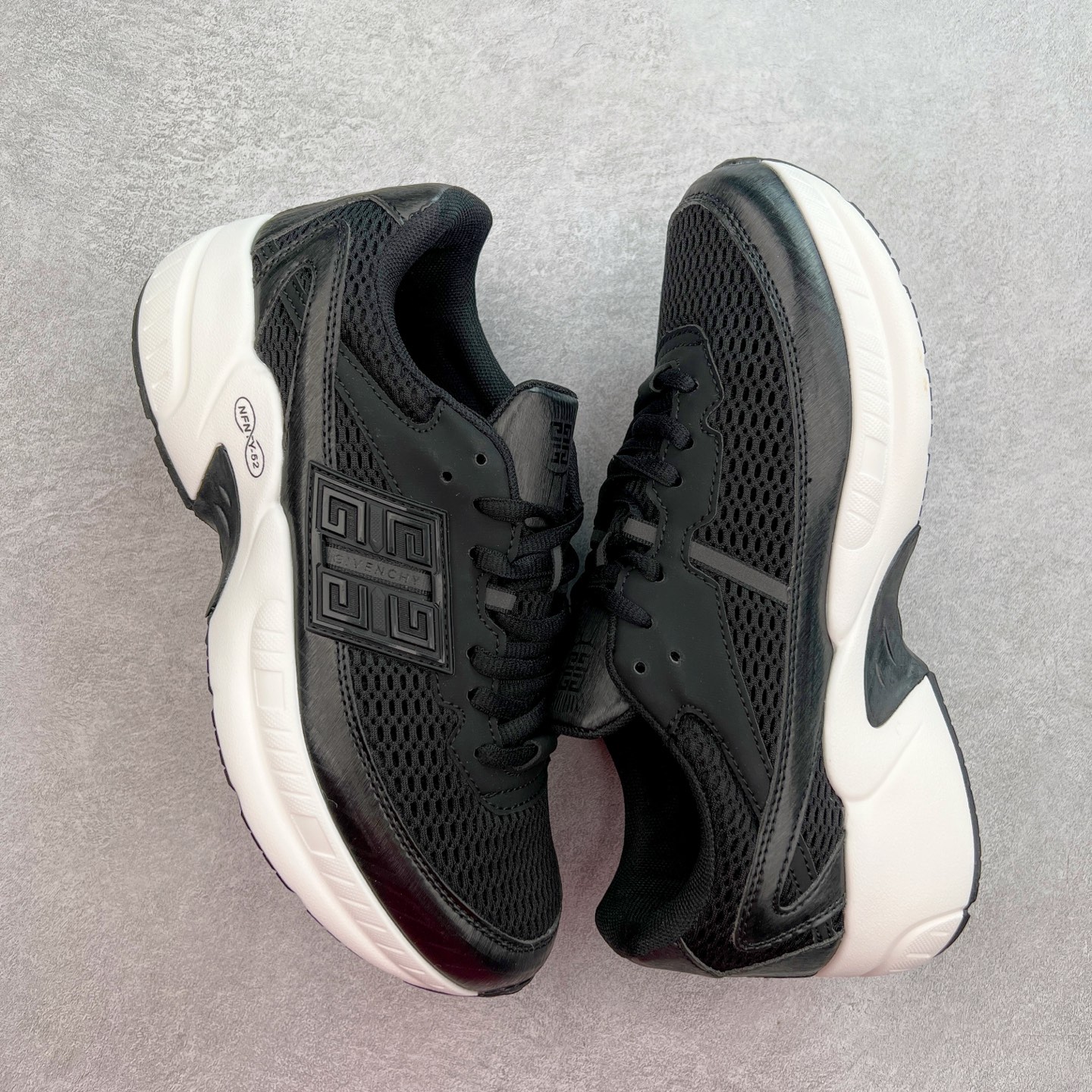 图片[3]-Givenchy 纪梵希 圆头系带低帮复古真皮百搭运动休闲板鞋 采用全粒面头层牛皮革鞋面材质 正确吸汗网布贴合PU高弹发泡增高鞋垫 独家开发组合TR光泽耐韧隔色橡胶鞋底 尺码：36 37 38 39 40 41 42 43 44 45-选品中心