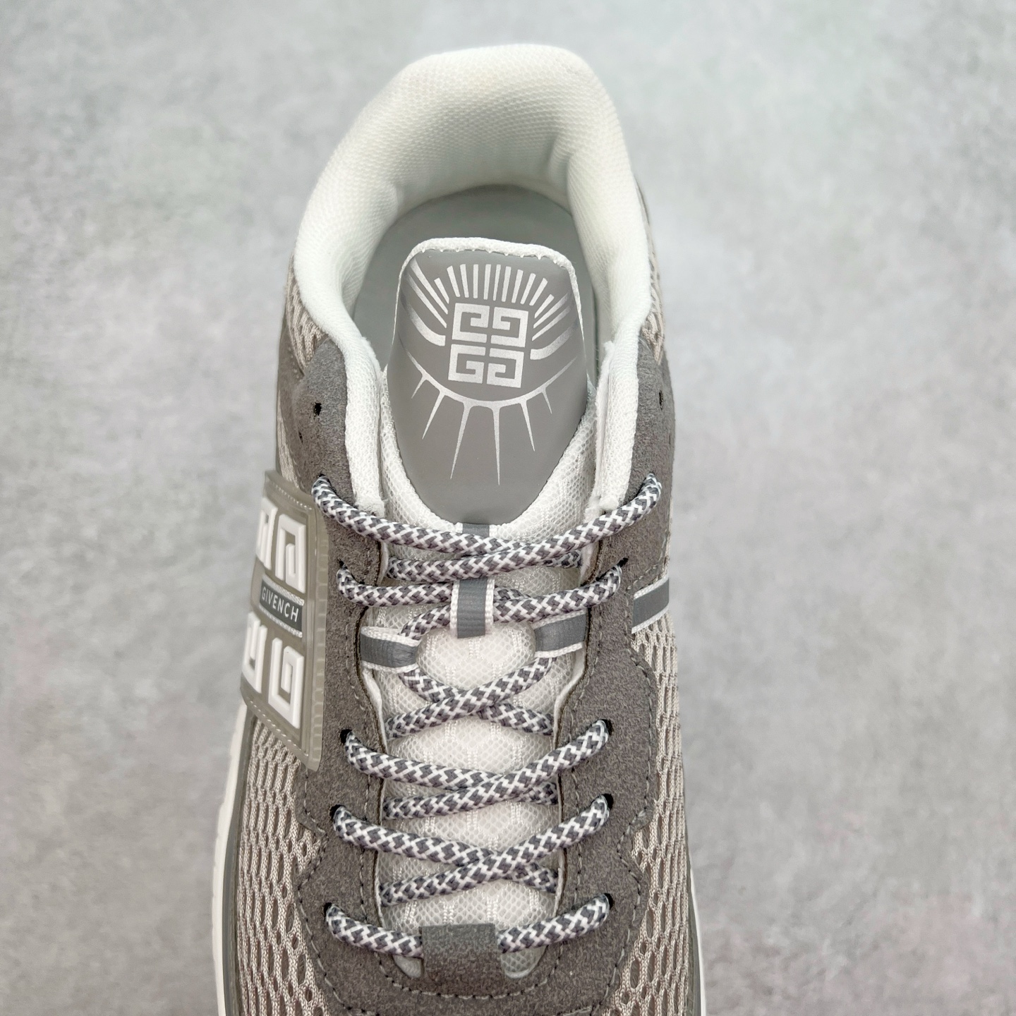 图片[5]-Givenchy 纪梵希 圆头系带低帮复古真皮百搭运动休闲板鞋 采用全粒面头层牛皮革鞋面材质 正确吸汗网布贴合PU高弹发泡增高鞋垫 独家开发组合TR光泽耐韧隔色橡胶鞋底 尺码：36 37 38 39 40 41 42 43 44 45-选品中心