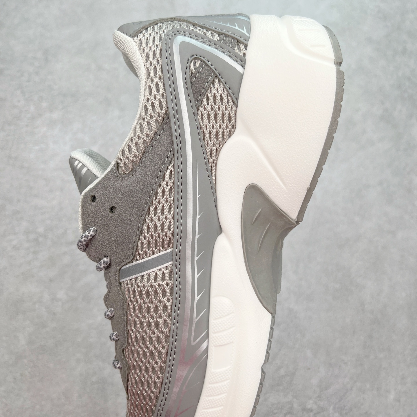 图片[7]-Givenchy 纪梵希 圆头系带低帮复古真皮百搭运动休闲板鞋 采用全粒面头层牛皮革鞋面材质 正确吸汗网布贴合PU高弹发泡增高鞋垫 独家开发组合TR光泽耐韧隔色橡胶鞋底 尺码：36 37 38 39 40 41 42 43 44 45-选品中心