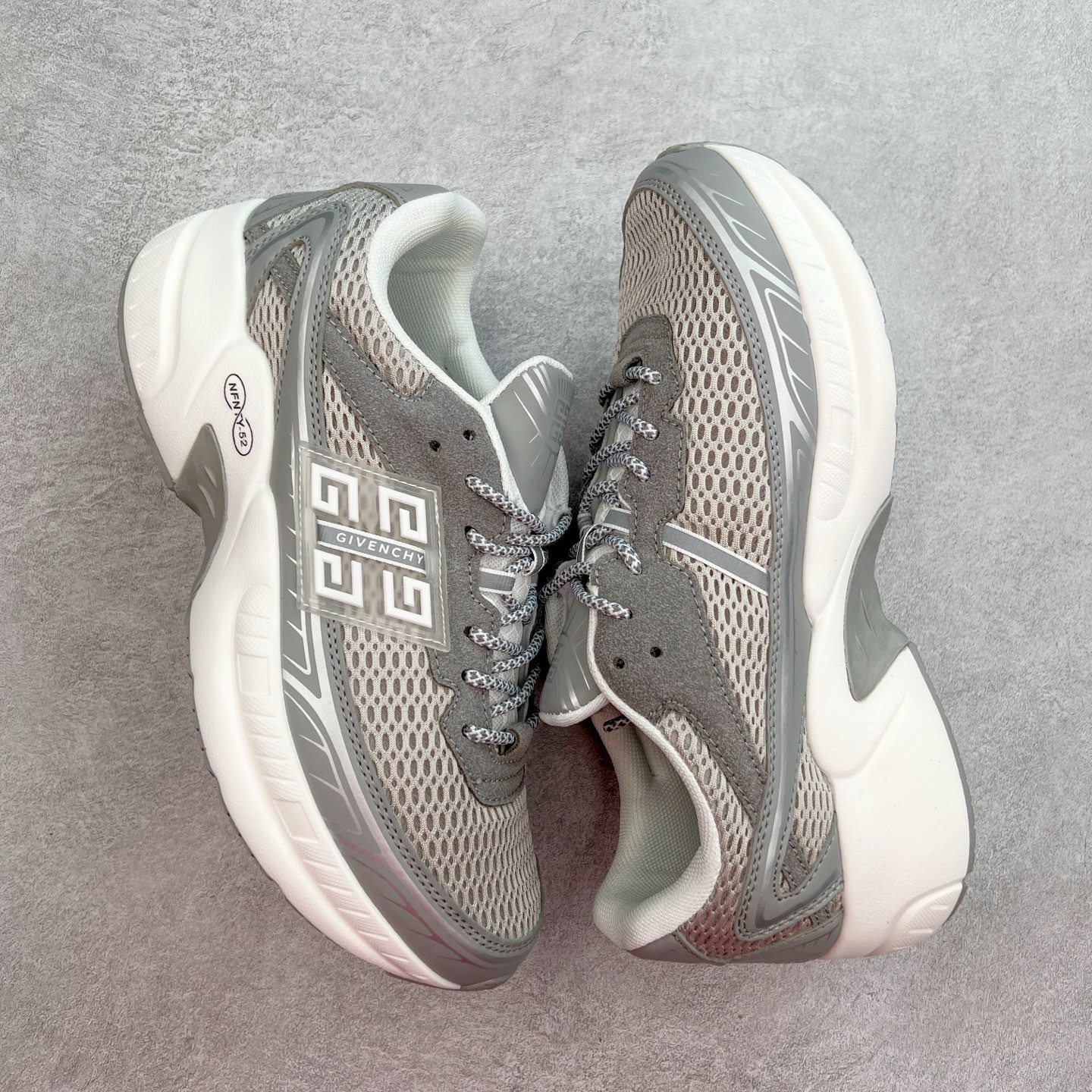 图片[3]-Givenchy 纪梵希 圆头系带低帮复古真皮百搭运动休闲板鞋 采用全粒面头层牛皮革鞋面材质 正确吸汗网布贴合PU高弹发泡增高鞋垫 独家开发组合TR光泽耐韧隔色橡胶鞋底 尺码：36 37 38 39 40 41 42 43 44 45-选品中心